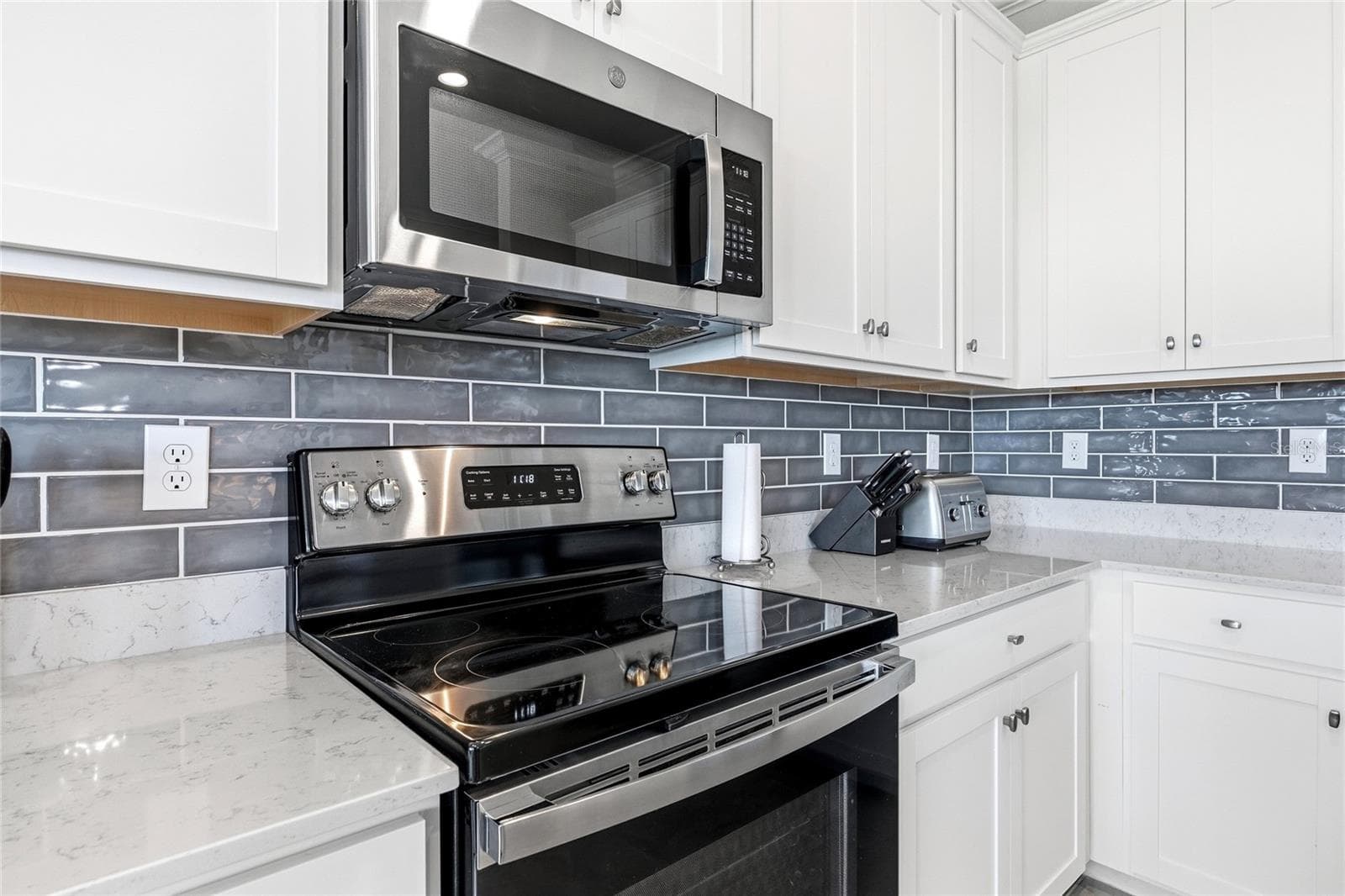 Condominium at 18008 GAWTHROP DR #402, BRADENTON, photo 11 of 39