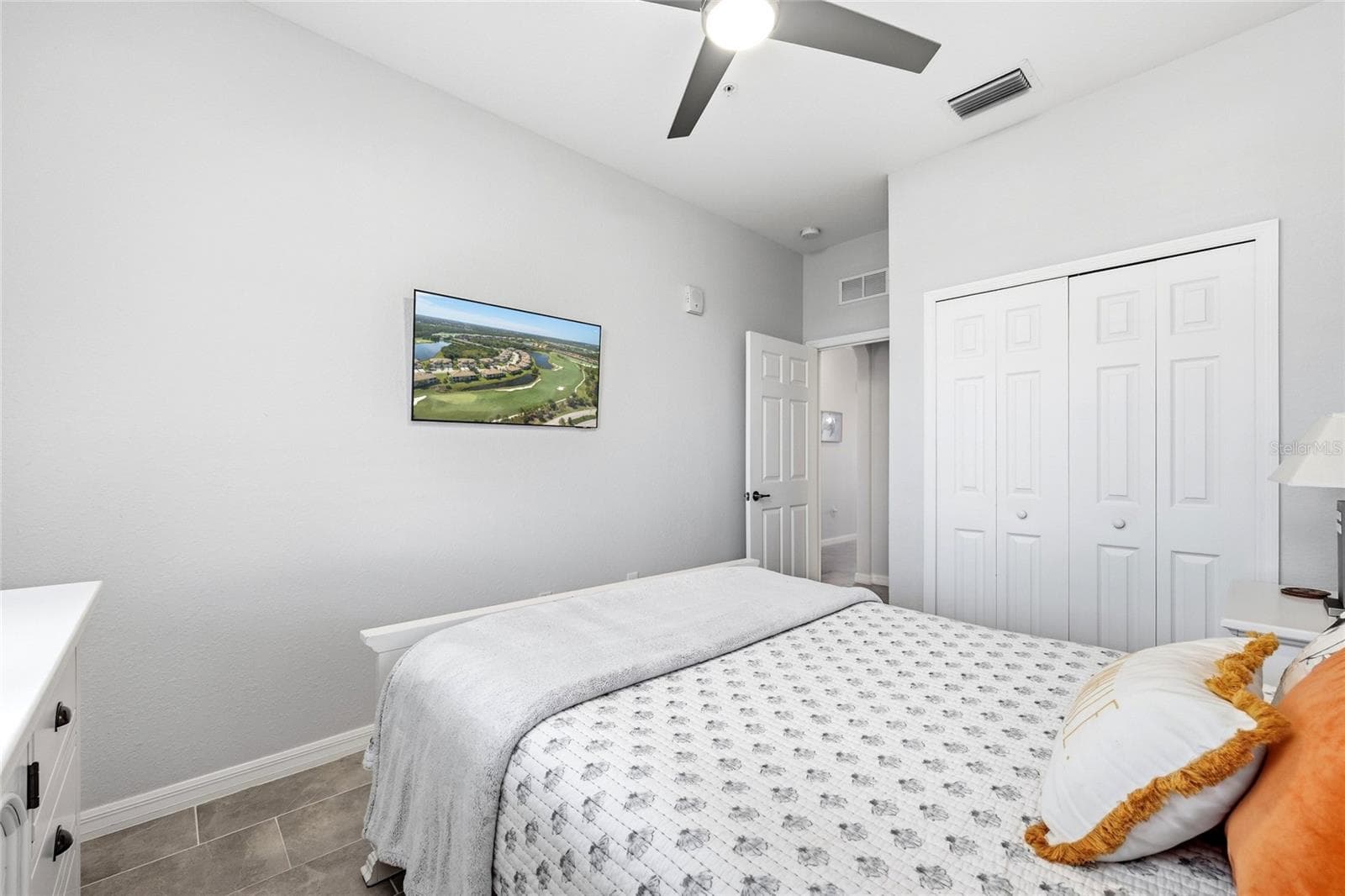Condominium at 18008 GAWTHROP DR #402, BRADENTON, photo 16 of 39
