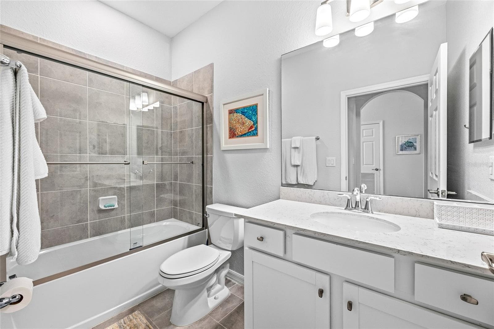 Condominium at 18008 GAWTHROP DR #402, BRADENTON, photo 17 of 39