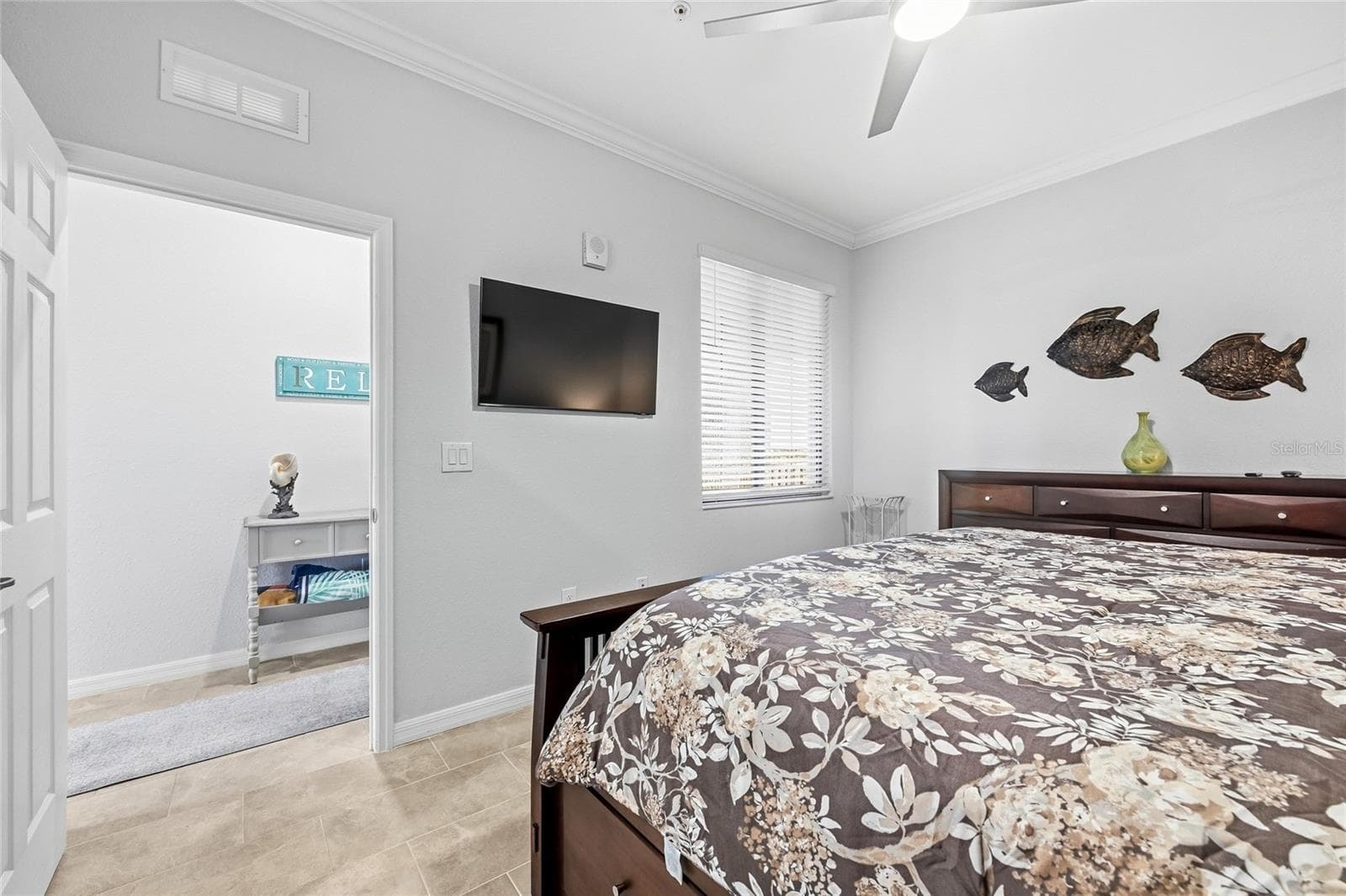 Condominium at 18008 GAWTHROP DR #402, BRADENTON, photo 19 of 39