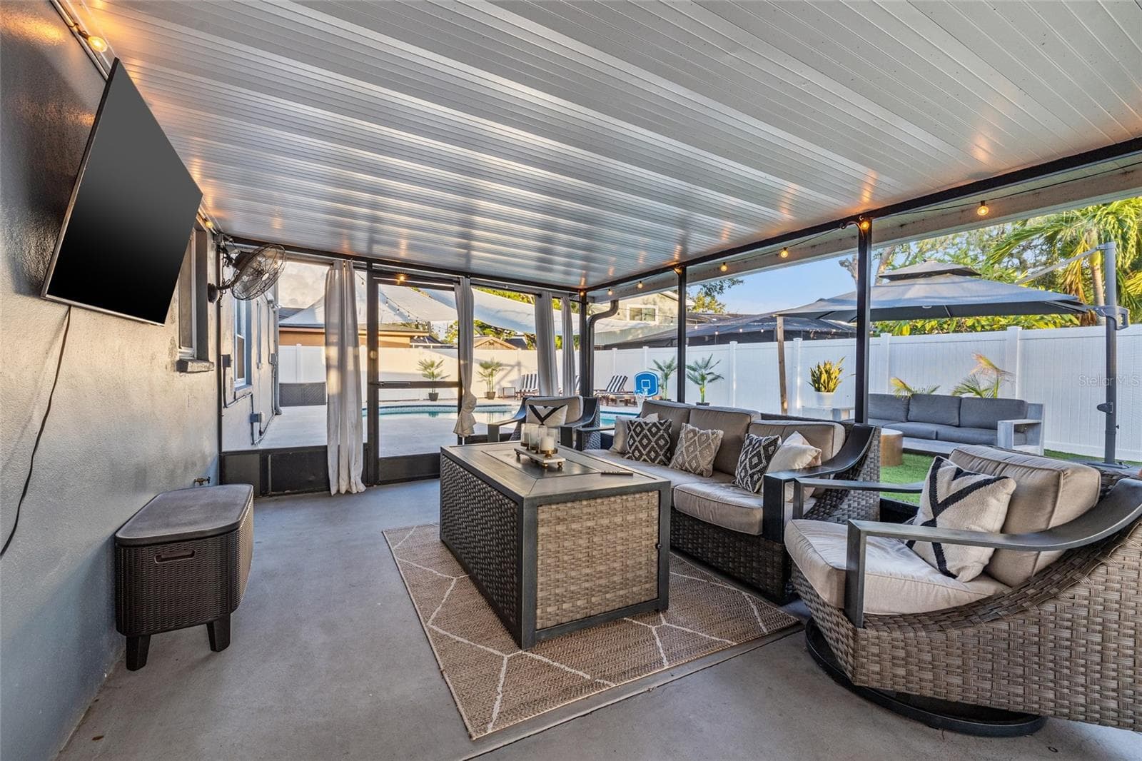 Screened-in Back Patio - 9270 119TH AVE, LARGO