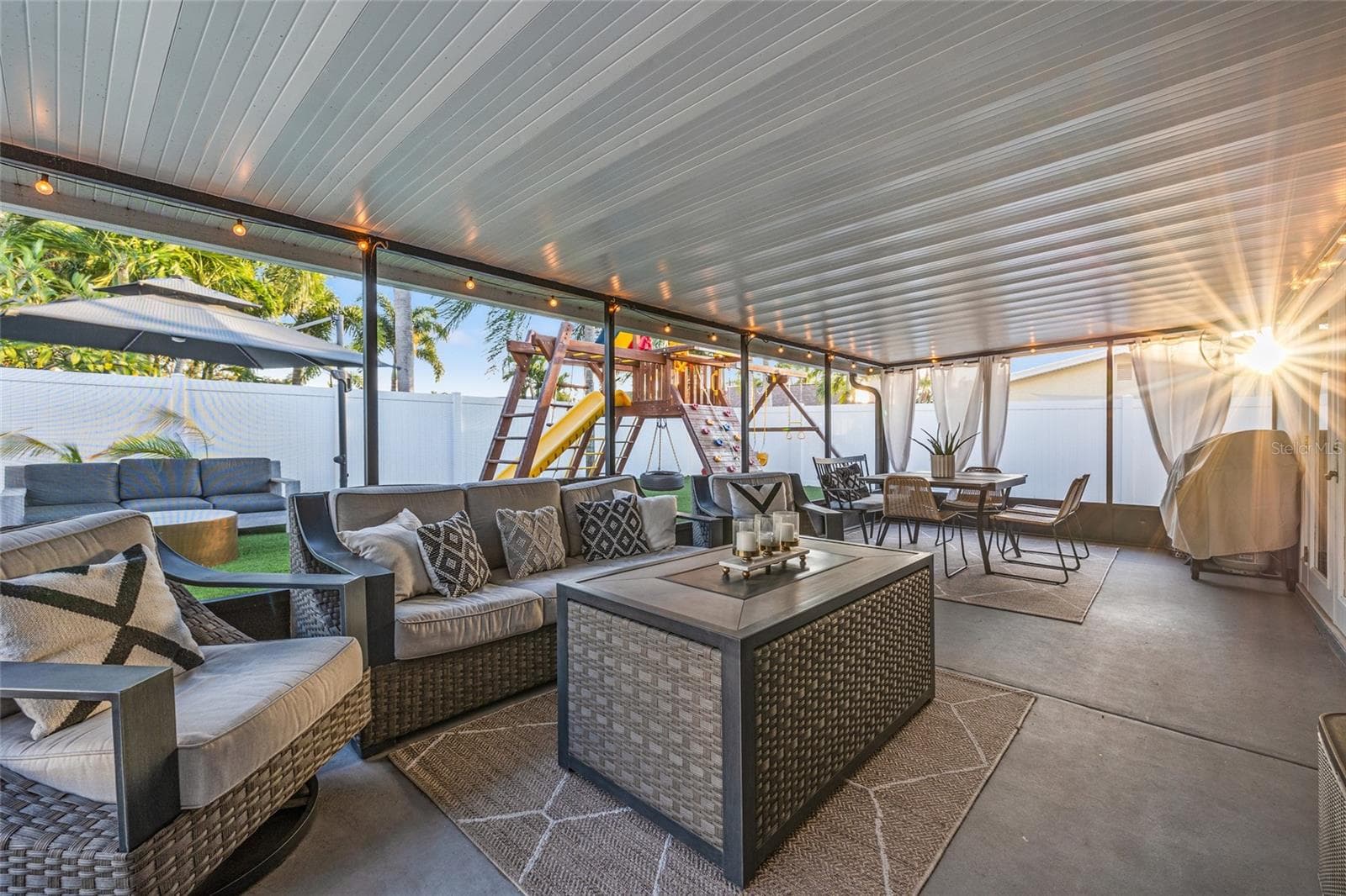Screened-in Back Patio - 9270 119TH AVE, LARGO