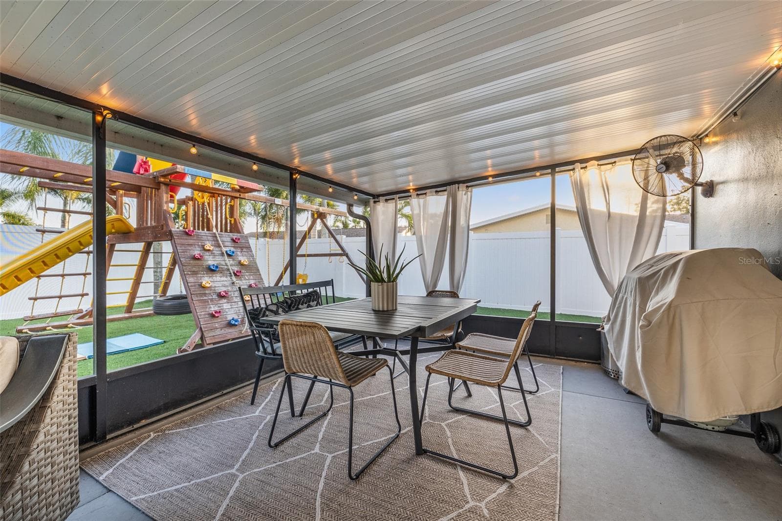 Screened-in Back Patio - 9270 119TH AVE, LARGO