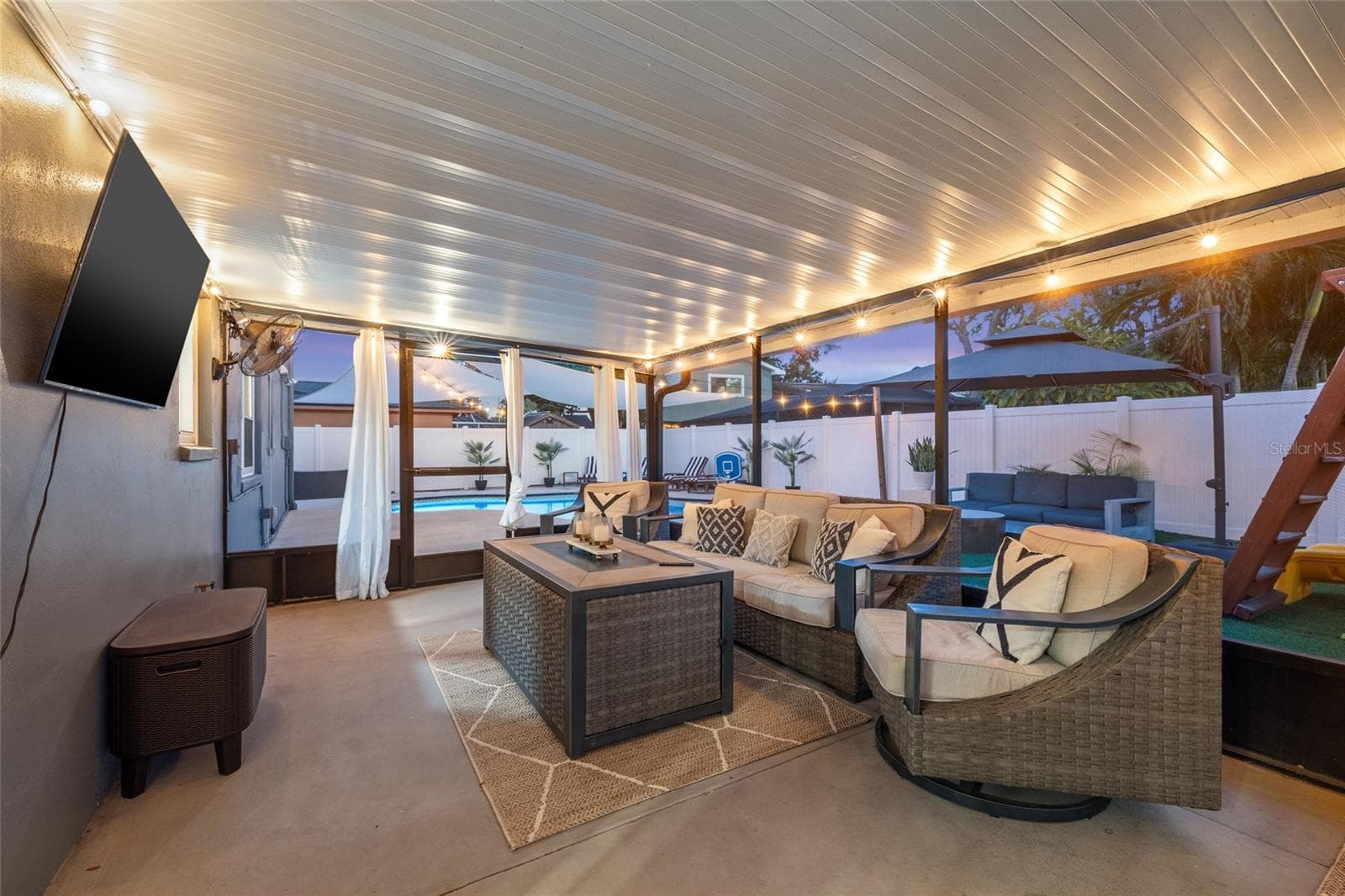 Screened-in Back Patio - 9270 119TH AVE, LARGO