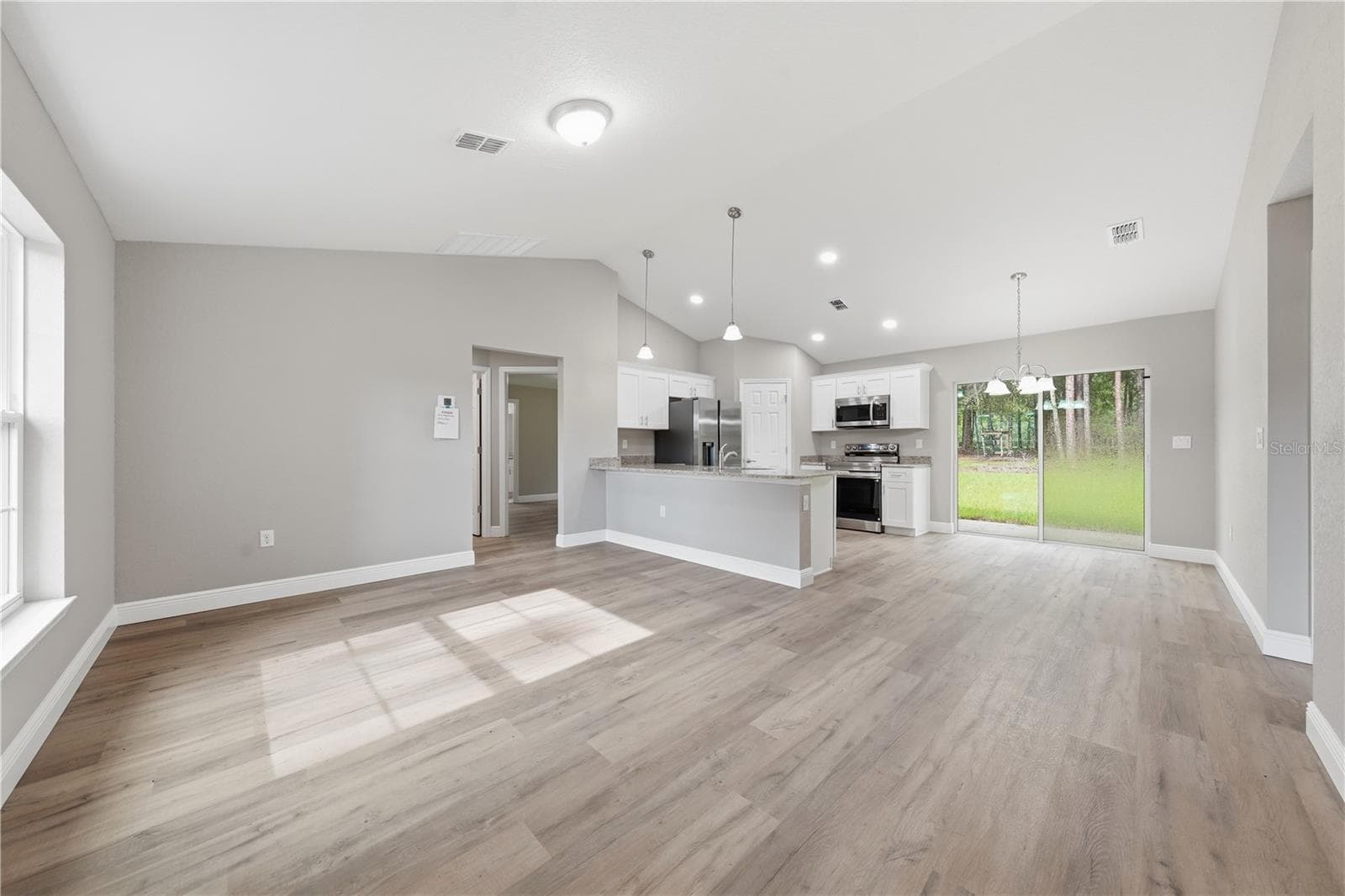 Single Family Residence at 3962 SE 142ND LN, SUMMERFIELD, photo 5 of 40
