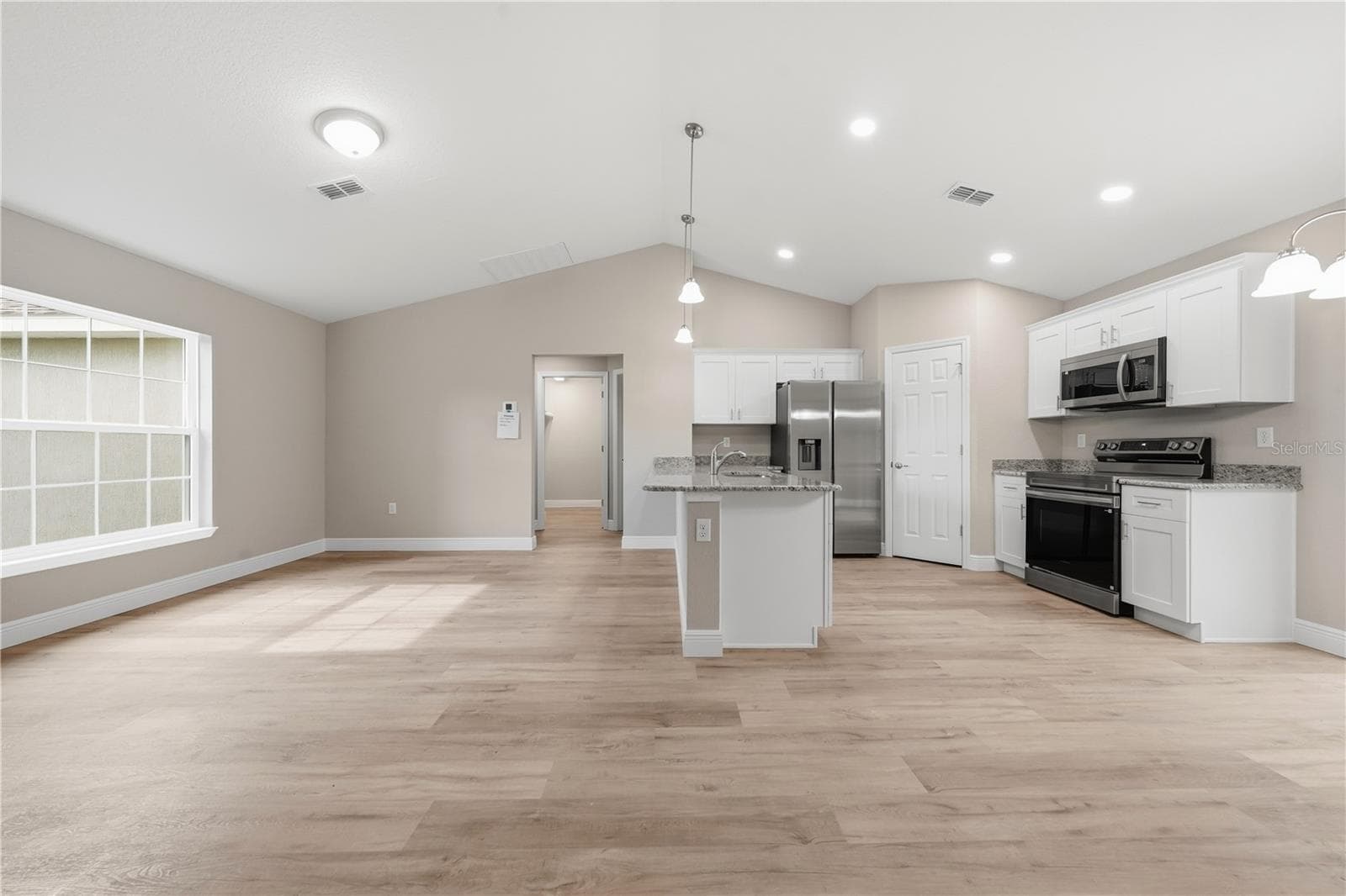 Single Family Residence at 3962 SE 142ND LN, SUMMERFIELD, photo 8 of 40