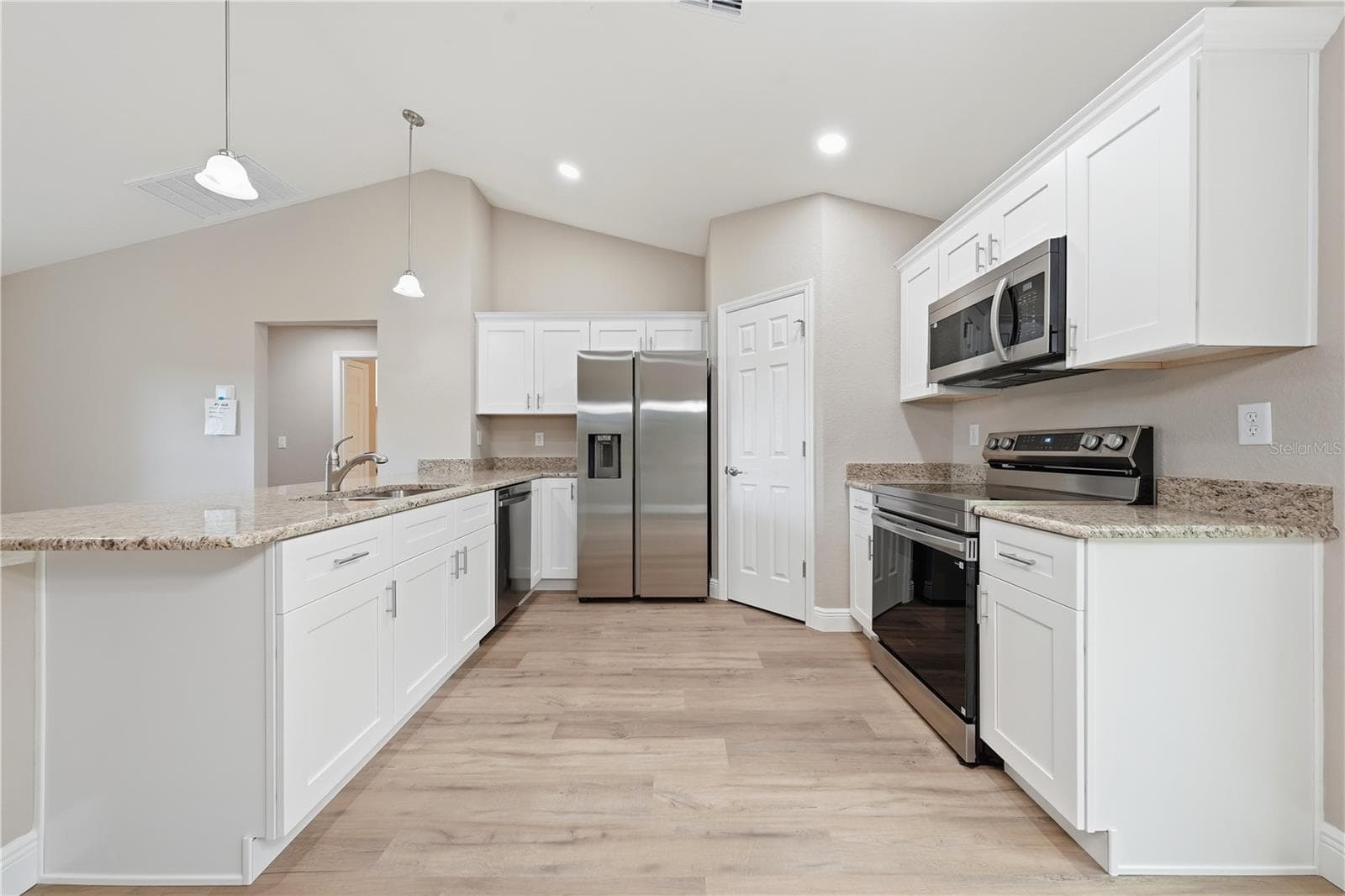Single Family Residence at 3962 SE 142ND LN, SUMMERFIELD, photo 9 of 40