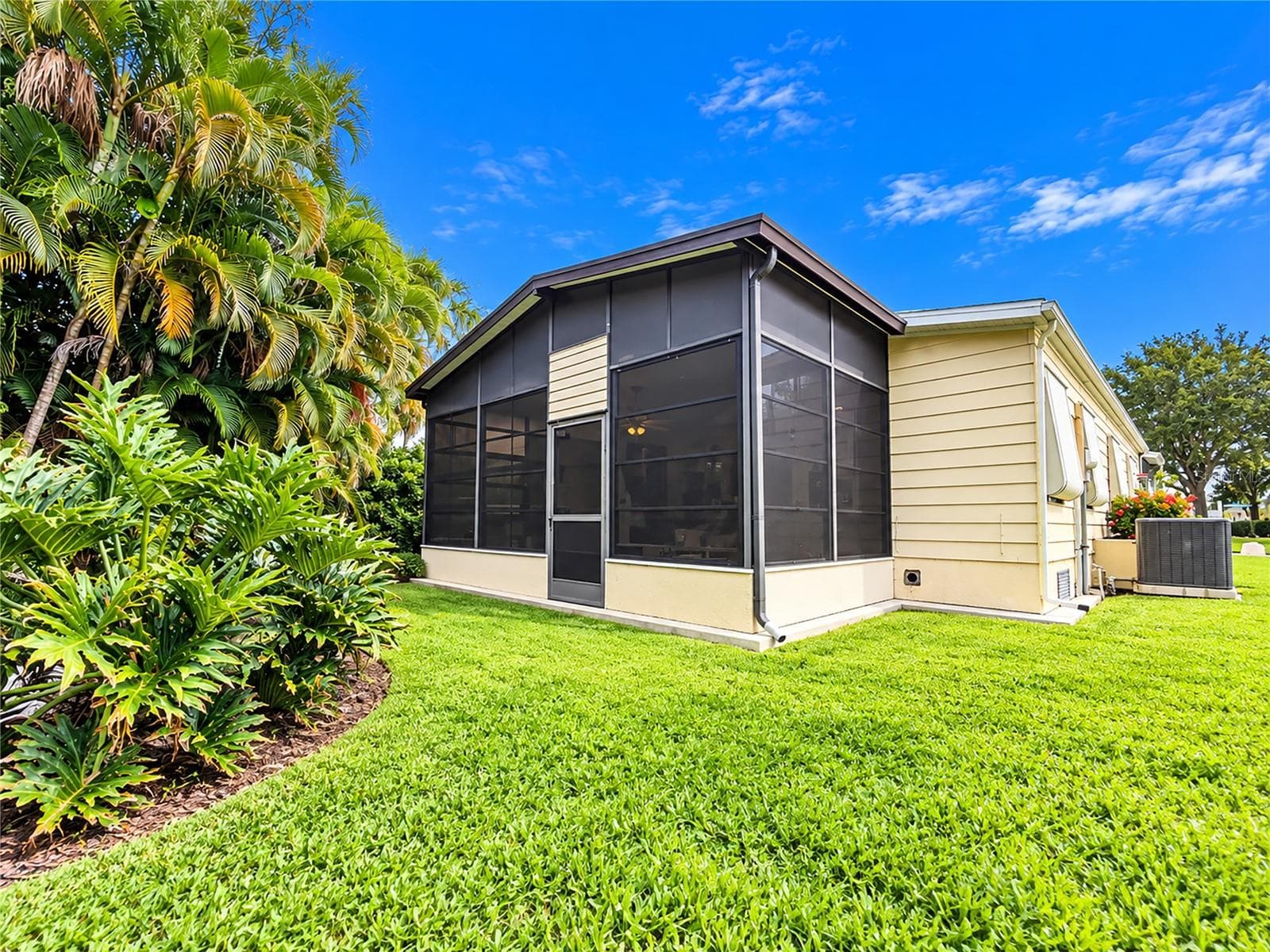 Manufactured Home at 15 MEADOWLARK CIR, ELLENTON, photo 10 of 63