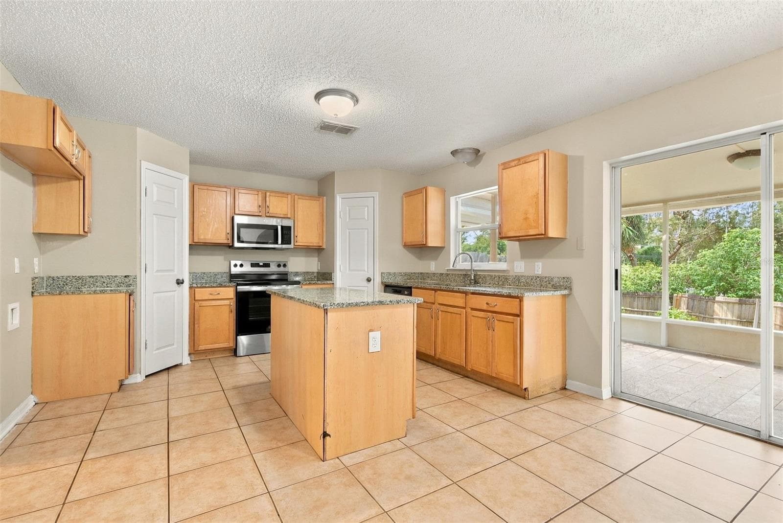 Single Family Residence at 2228 SANDRIDGE CIR, EUSTIS, photo 5 of 22