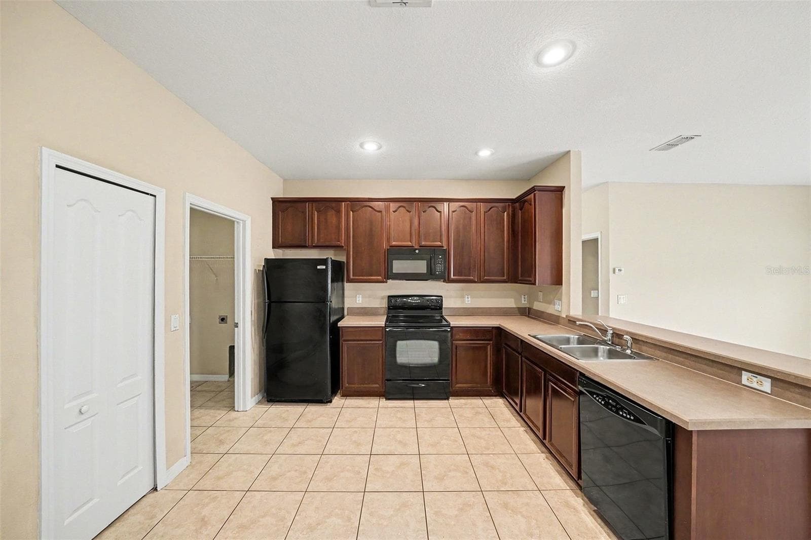Single Family Residence at 2226 BRANDYWINE FALLS WAY, ORLANDO, photo 12 of 34