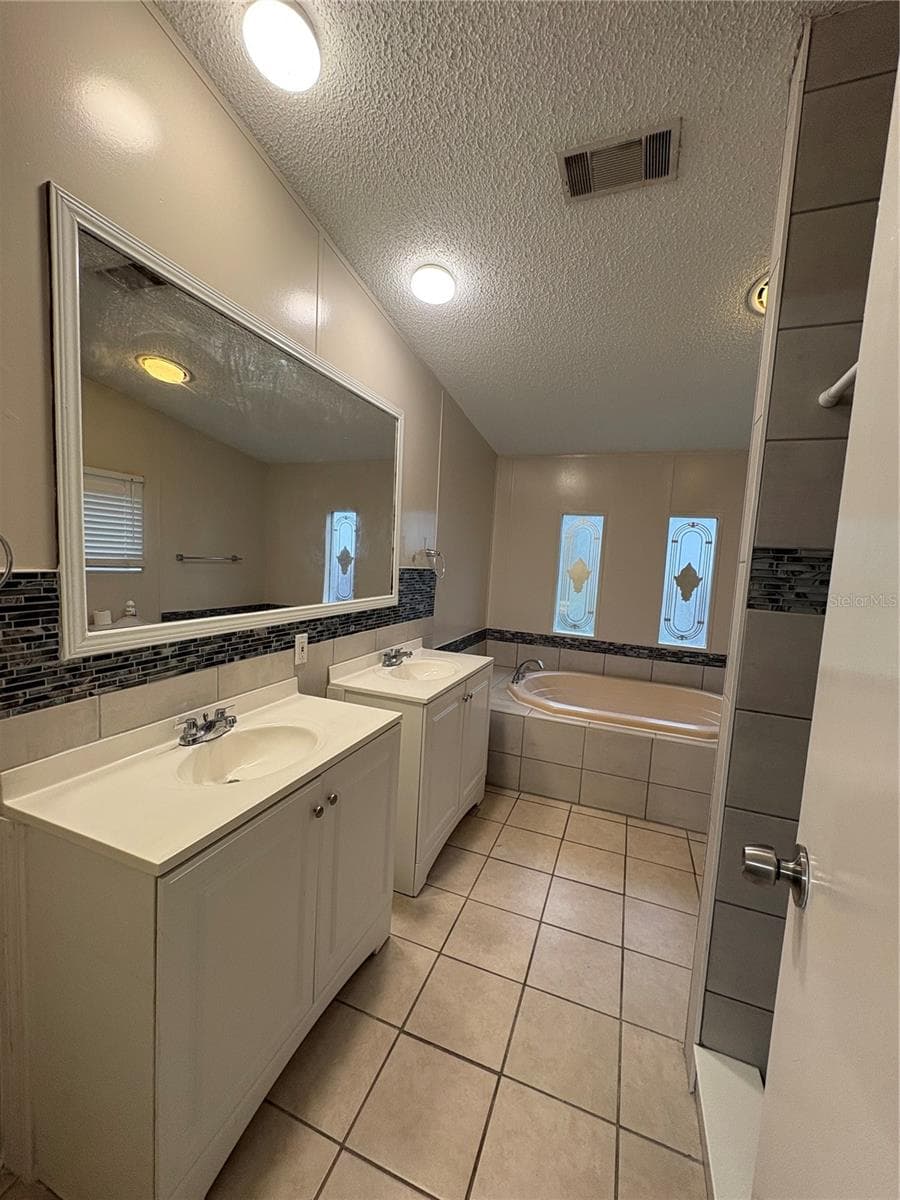 Manufactured Home at 2007 E 148TH AVE, LUTZ, photo 17 of 18