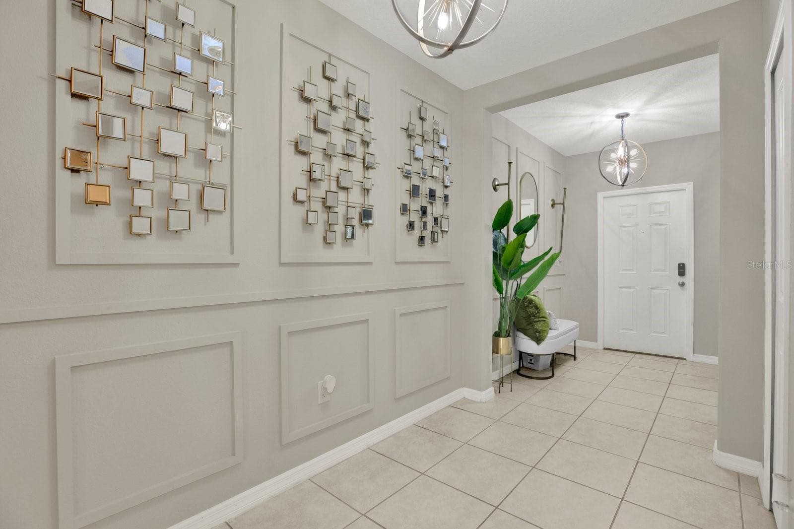 Wide Foyer with decorative molding - 3505 N MARYLAND AVE, PLANT CITY