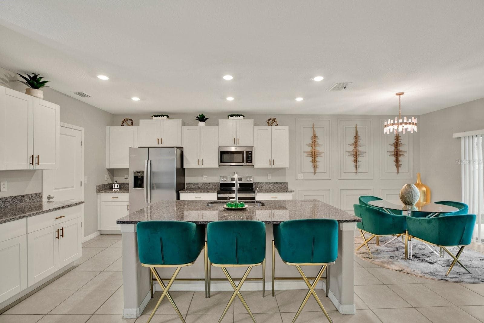 Crisp/Bright and Elegant Kitchen - 3505 N MARYLAND AVE, PLANT CITY