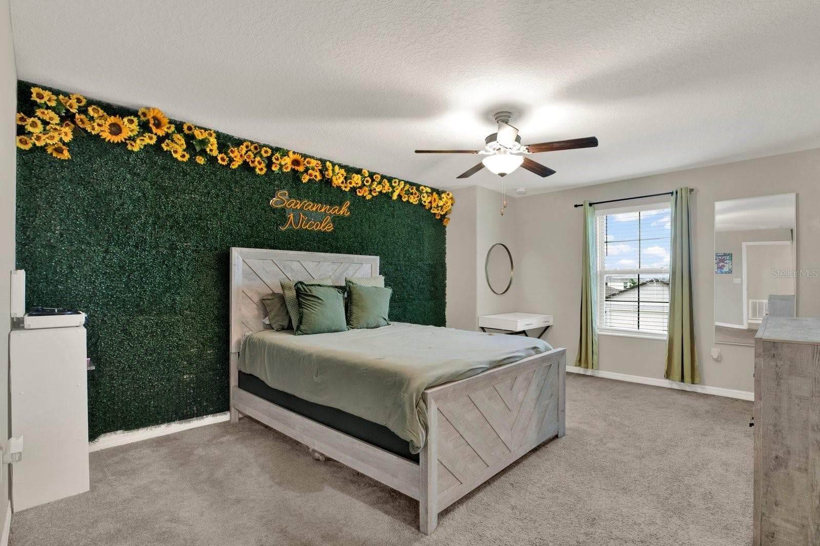 Secondary bedroom with in-suite bathroom - 3505 N MARYLAND AVE, PLANT CITY