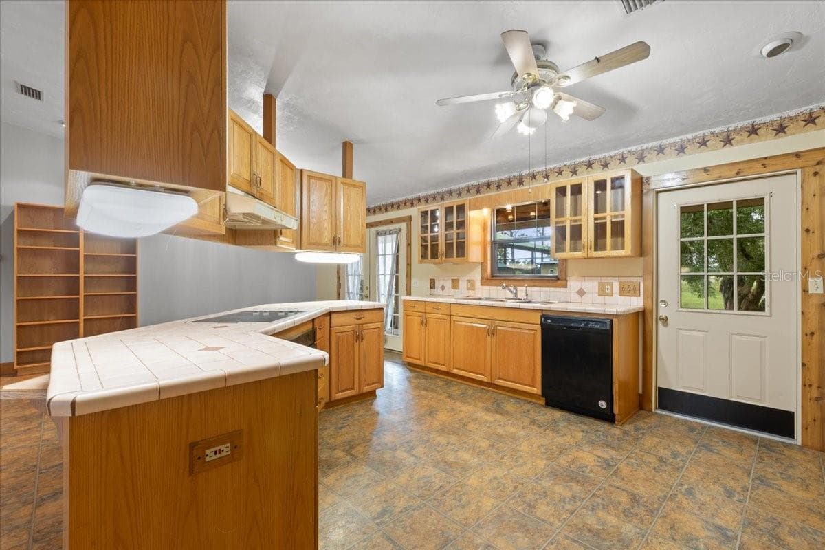 Single Family Residence at 6351 SW 2ND LN, BELL, photo 4 of 48