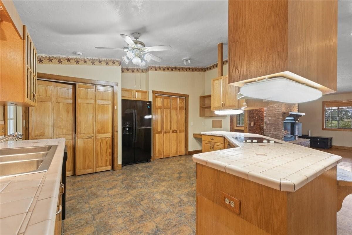 Single Family Residence at 6351 SW 2ND LN, BELL, photo 5 of 48