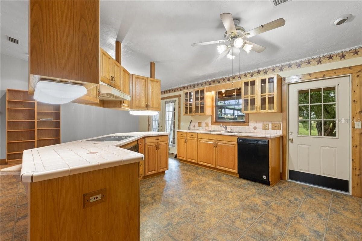 Single Family Residence at 6351 SW 2ND LN, BELL, photo 7 of 48