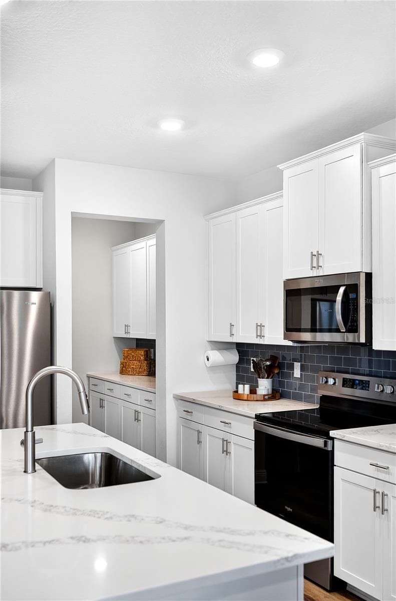 Kitchen - 18009 TAVERNSIDE TRL, LAKEWOOD RANCH