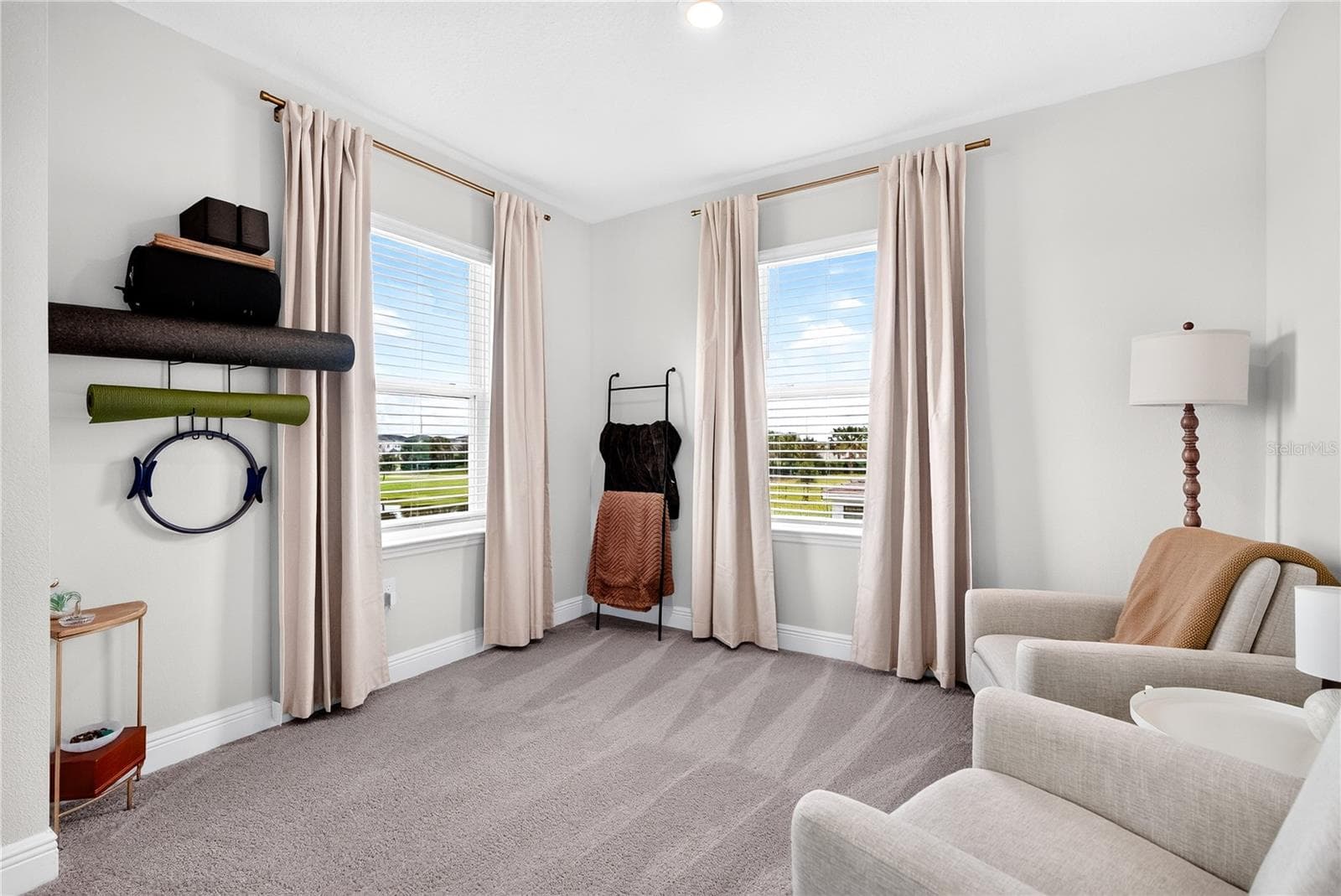 Sitting area in primary bed - 18009 TAVERNSIDE TRL, LAKEWOOD RANCH