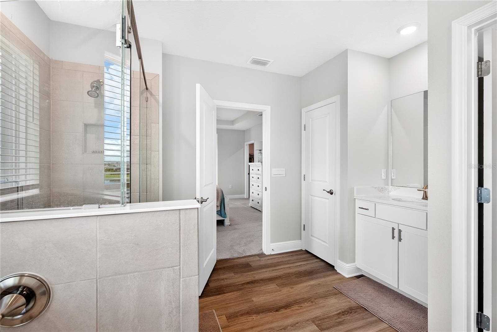 Primary bath - 18009 TAVERNSIDE TRL, LAKEWOOD RANCH