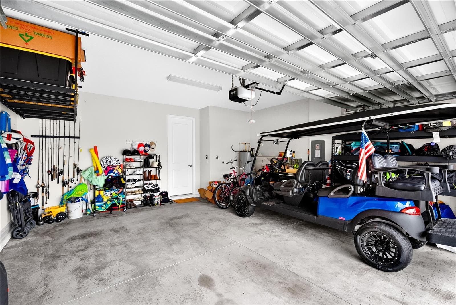 car garage - 18009 TAVERNSIDE TRL, LAKEWOOD RANCH