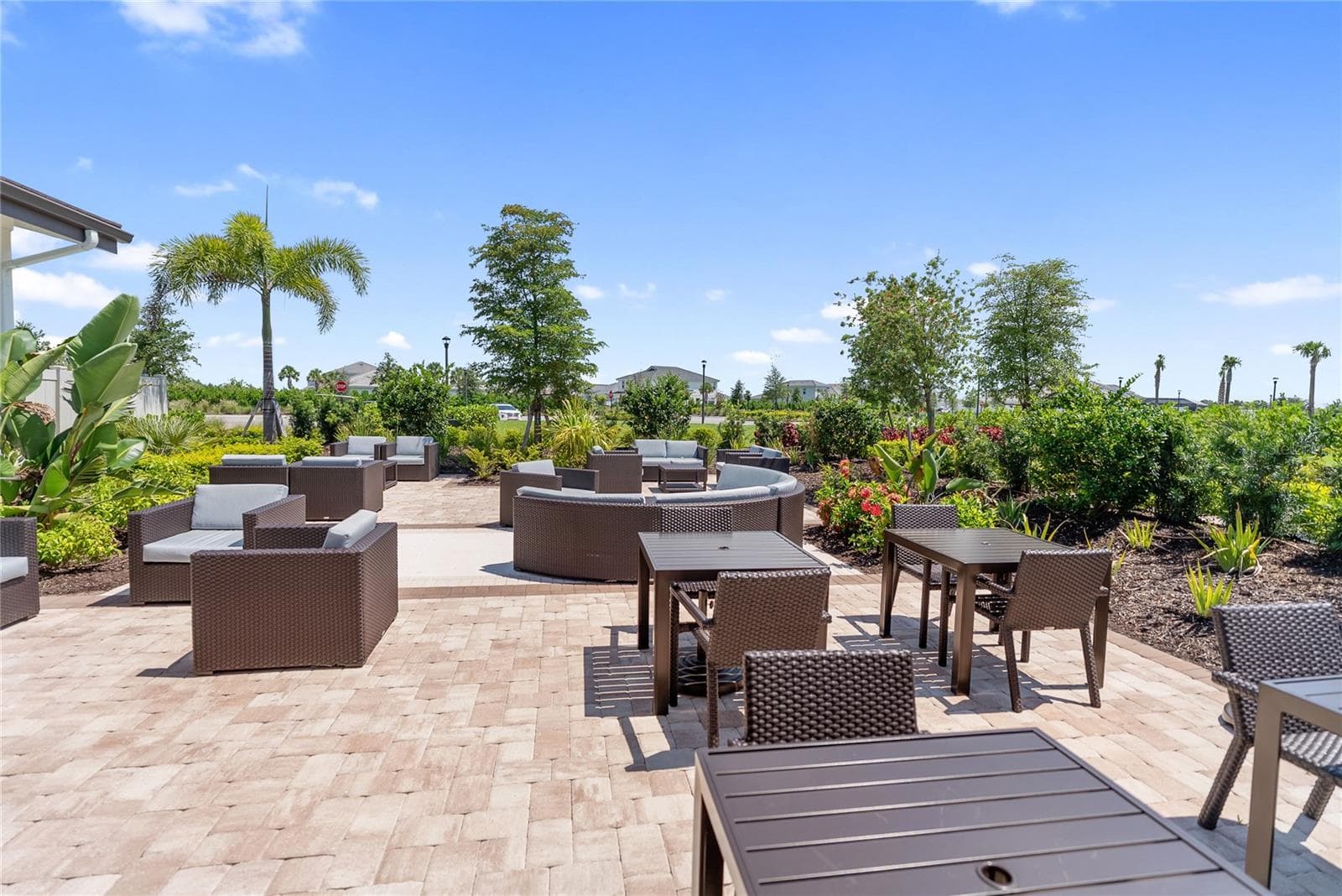 Resort Club - 18009 TAVERNSIDE TRL, LAKEWOOD RANCH