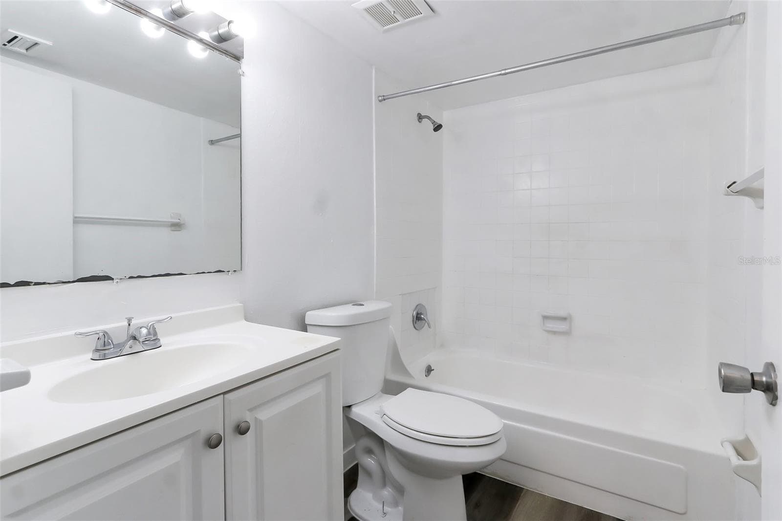 Condominium at 5317 CURRY FORD RD #J102, ORLANDO, photo 9 of 19