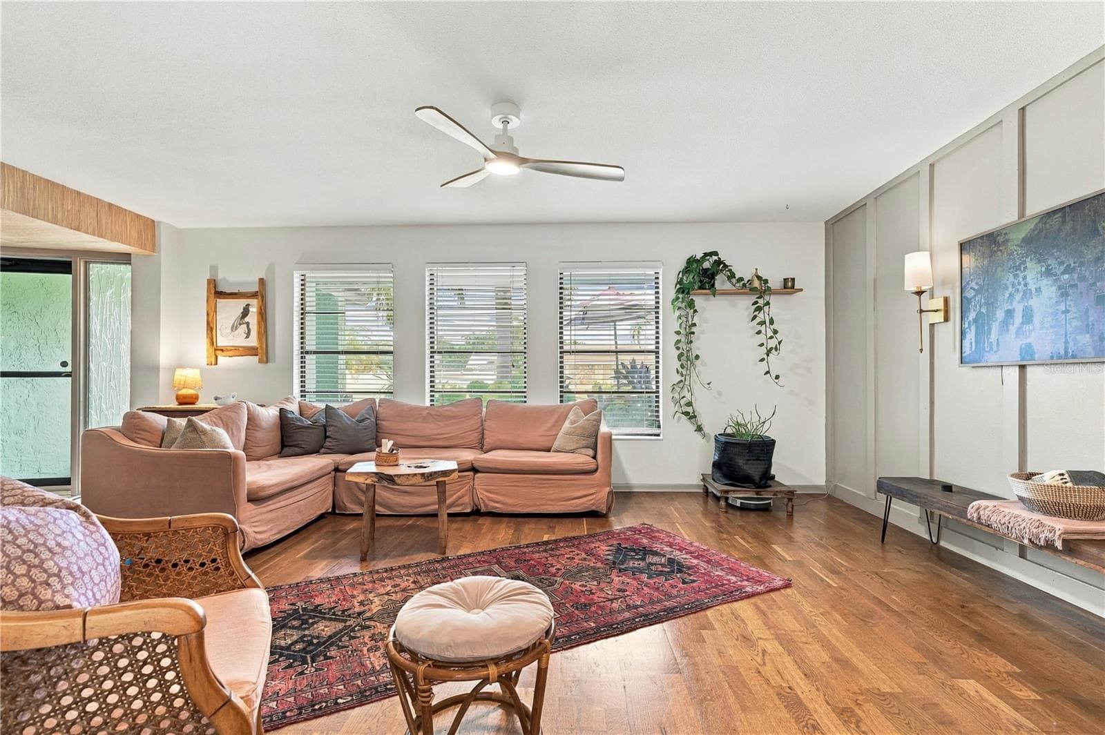 Living room with wall design - 10211 139TH ST, LARGO