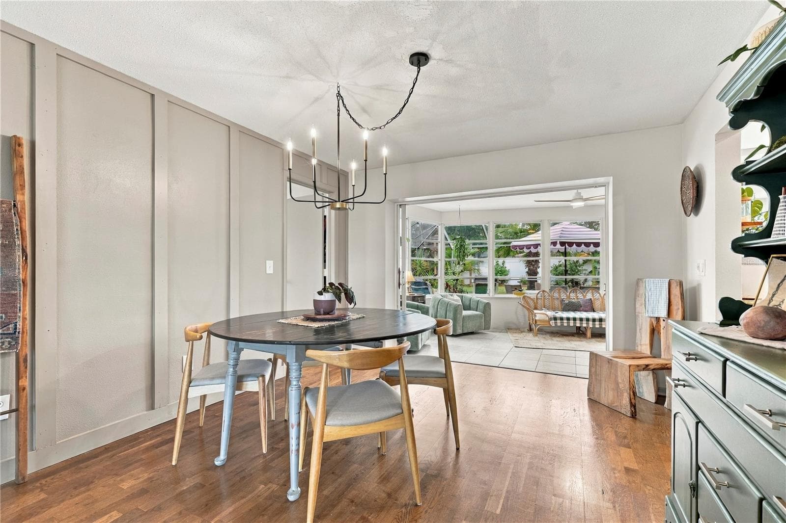 Dining room with wall design - 10211 139TH ST, LARGO