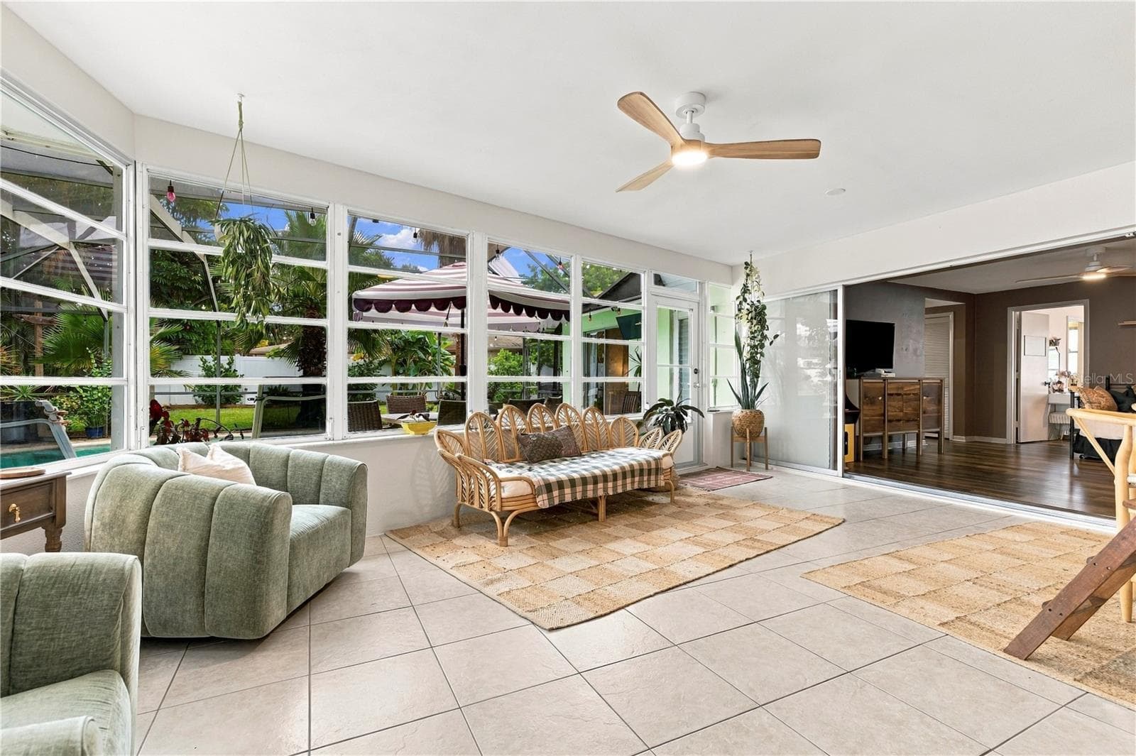 Florida room to capture morning sunrise - 10211 139TH ST, LARGO