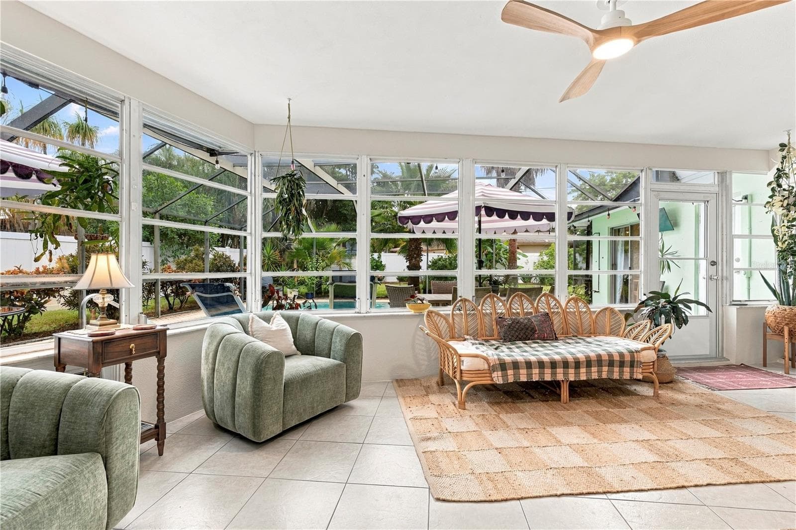 Florida Room overlooking pool and patio - 10211 139TH ST, LARGO
