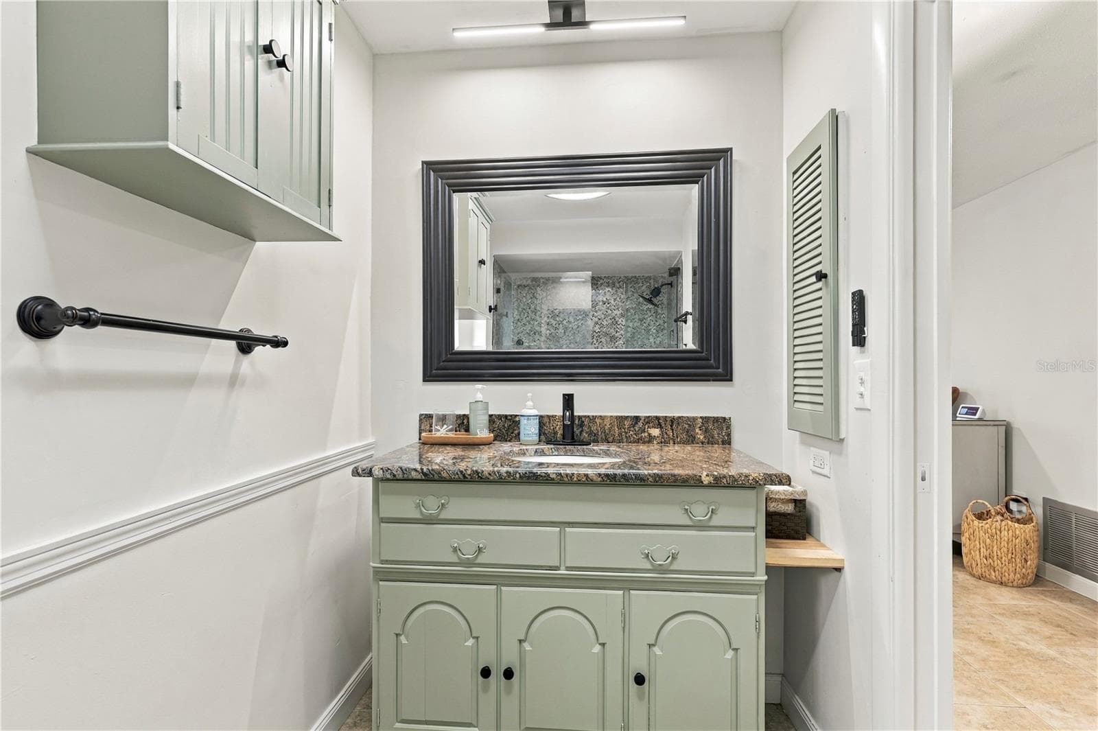 Primary Bathroom vanity - 10211 139TH ST, LARGO