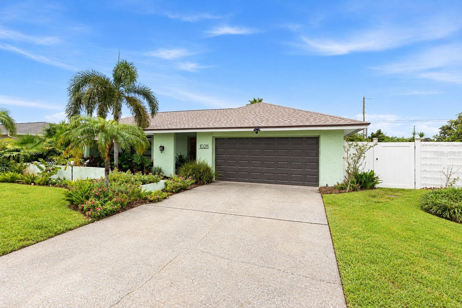 Front driveway - 10211 139TH ST, LARGO