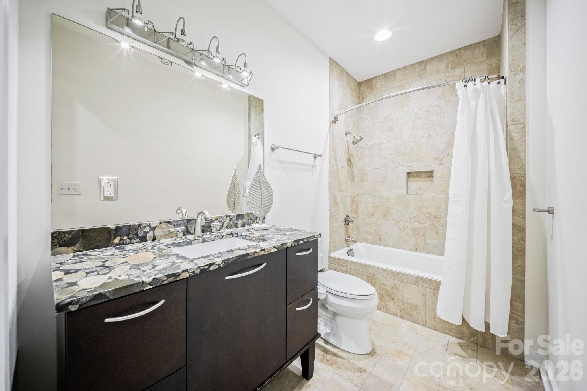 Condominium at 139 Tryon Street, Charlotte, photo 18 of 41