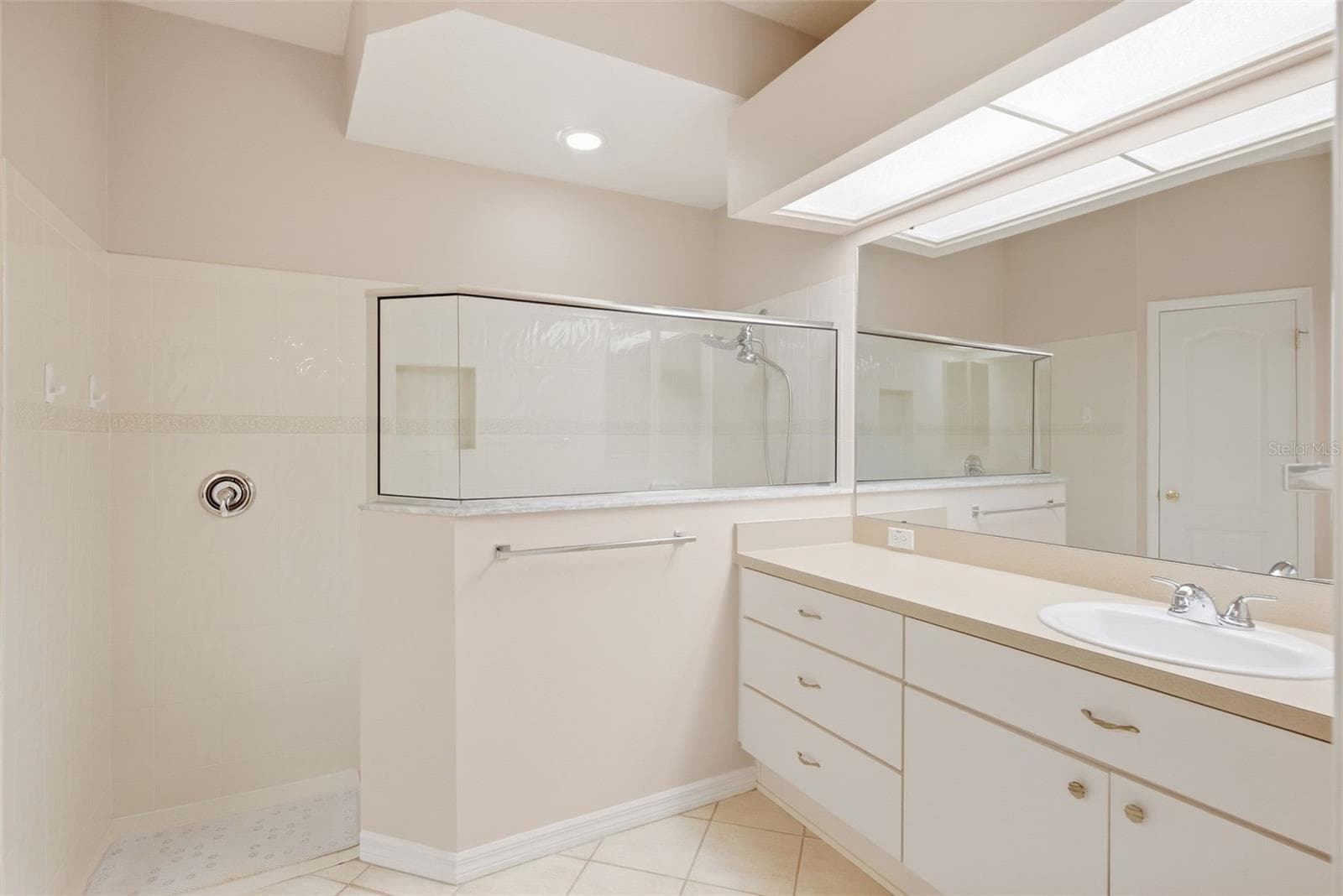 Villa at 19149 LAKE AUDUBON DR, TAMPA, photo 22 of 46