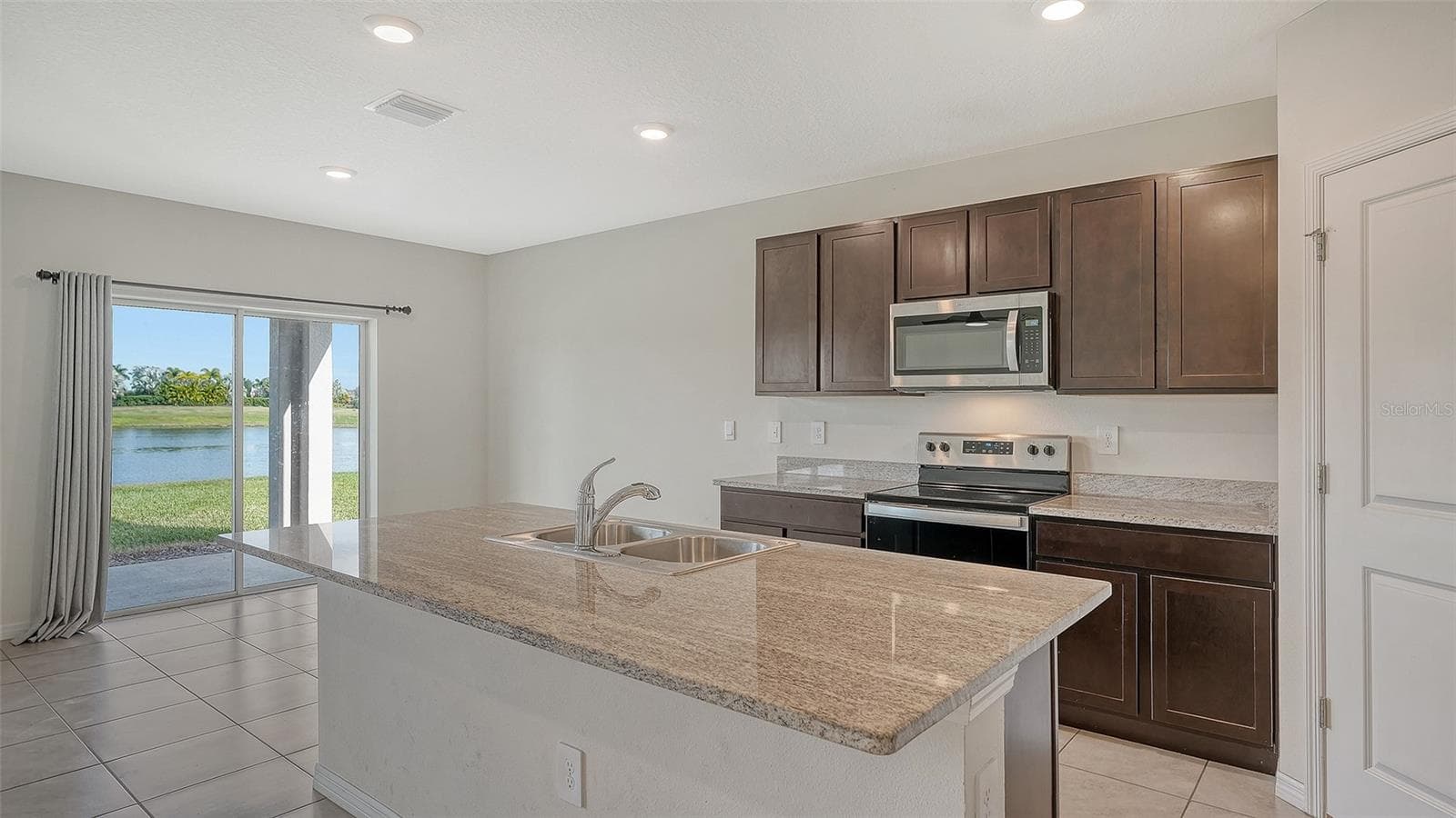 Single Family Residence at 17329 RESERVA DR, BRADENTON, photo 14 of 59