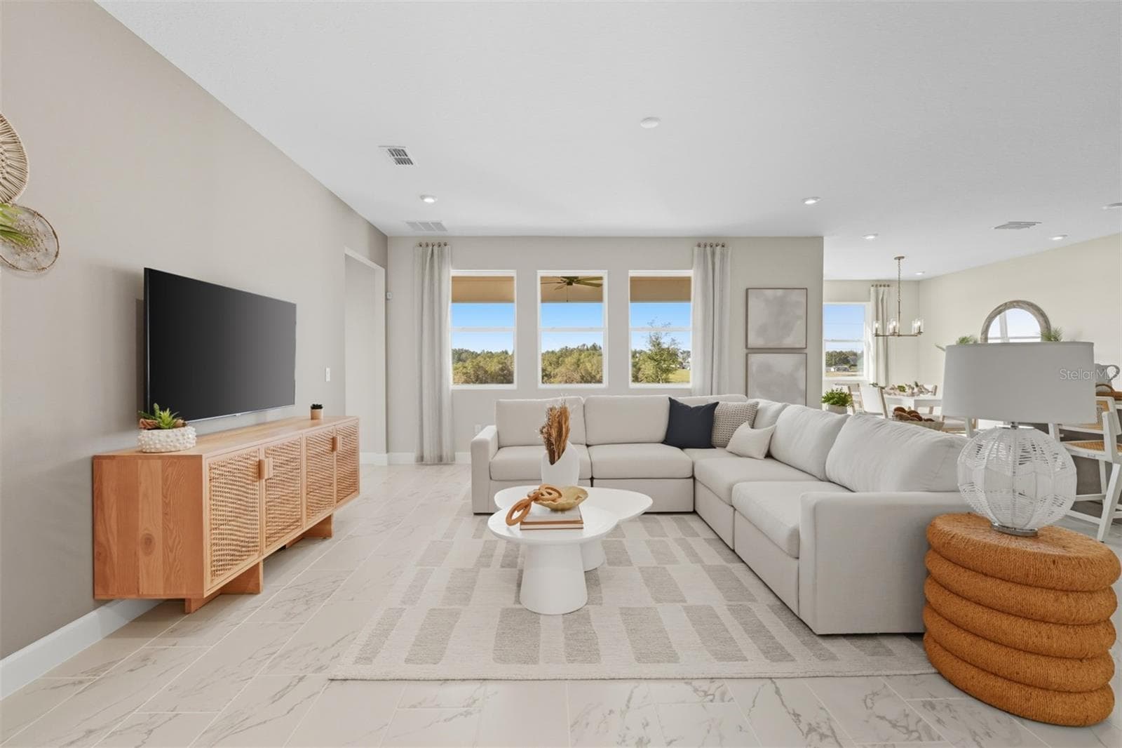 Waterbrooke Dahlia Model Great Room - 2814 SWEET ACACIA DR, CLERMONT