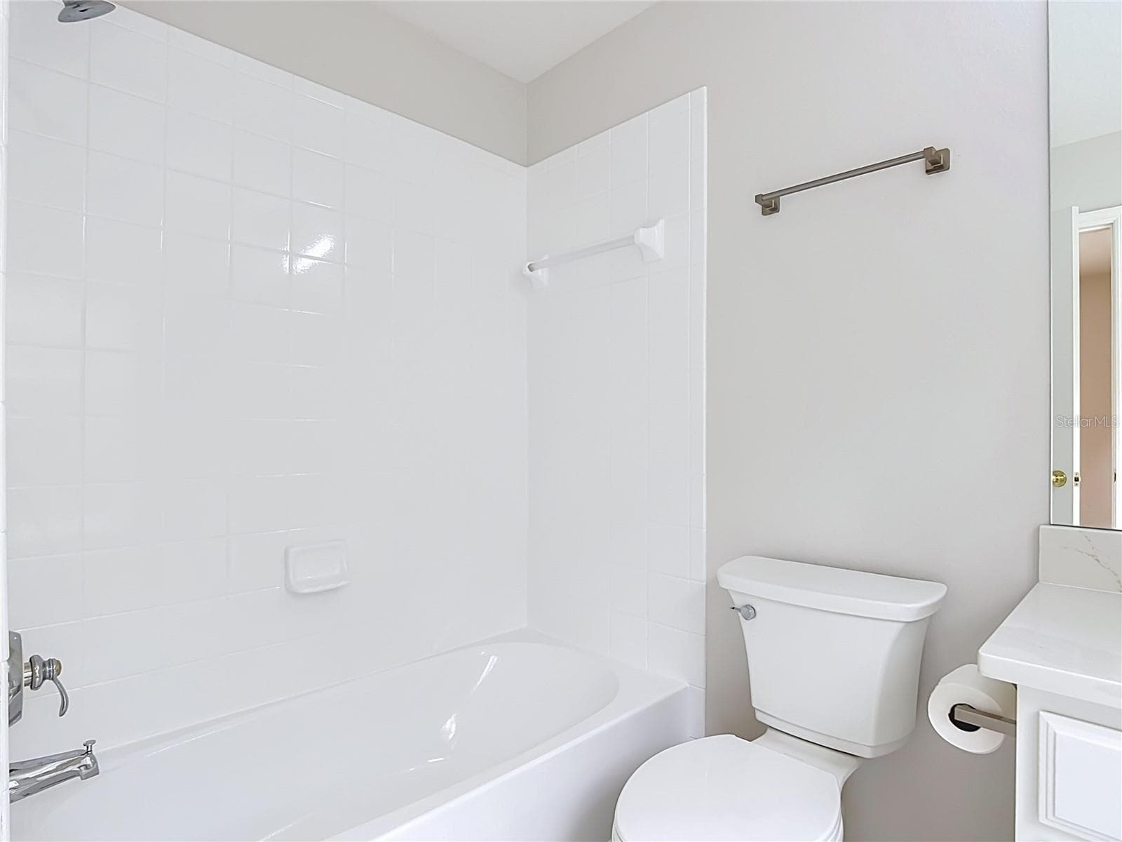 Guest Bathroom with shower/tub - 1003 OLD BLUSH RD, CELEBRATION
