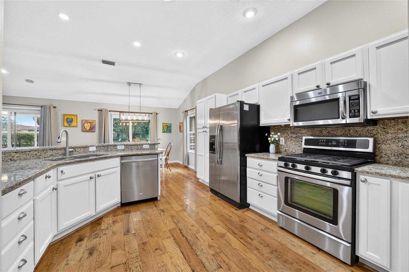 White cabinets - 1177 OAK FOREST DR, THE VILLAGES