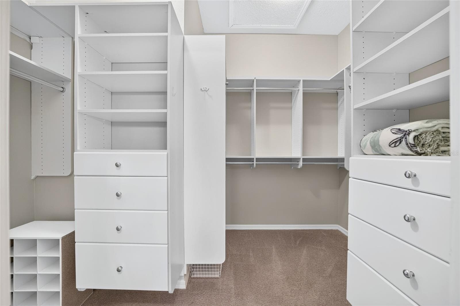Custom Built-In closet - 1177 OAK FOREST DR, THE VILLAGES
