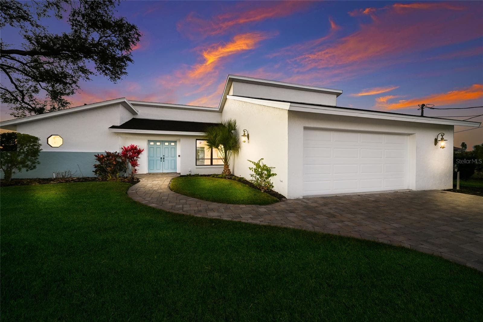 Single Family Residence at 5424 AMERICA DR, SARASOTA, photo 3 of 36