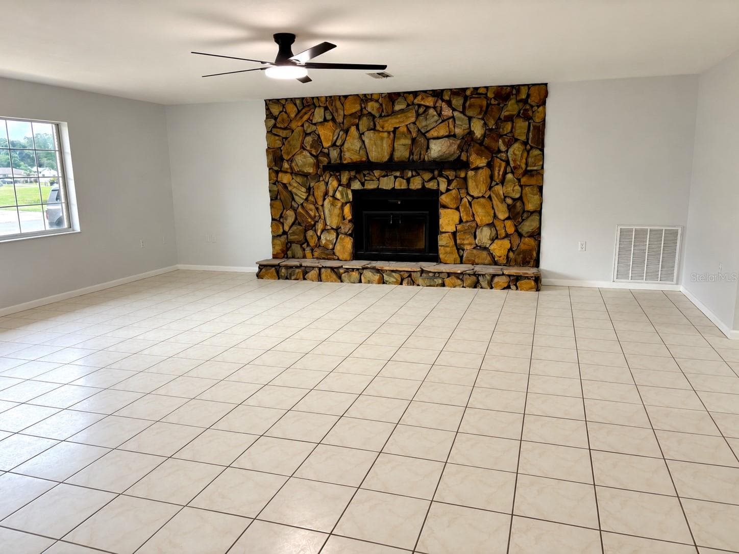 Family Room - 235 S LEE ST, BEVERLY HILLS