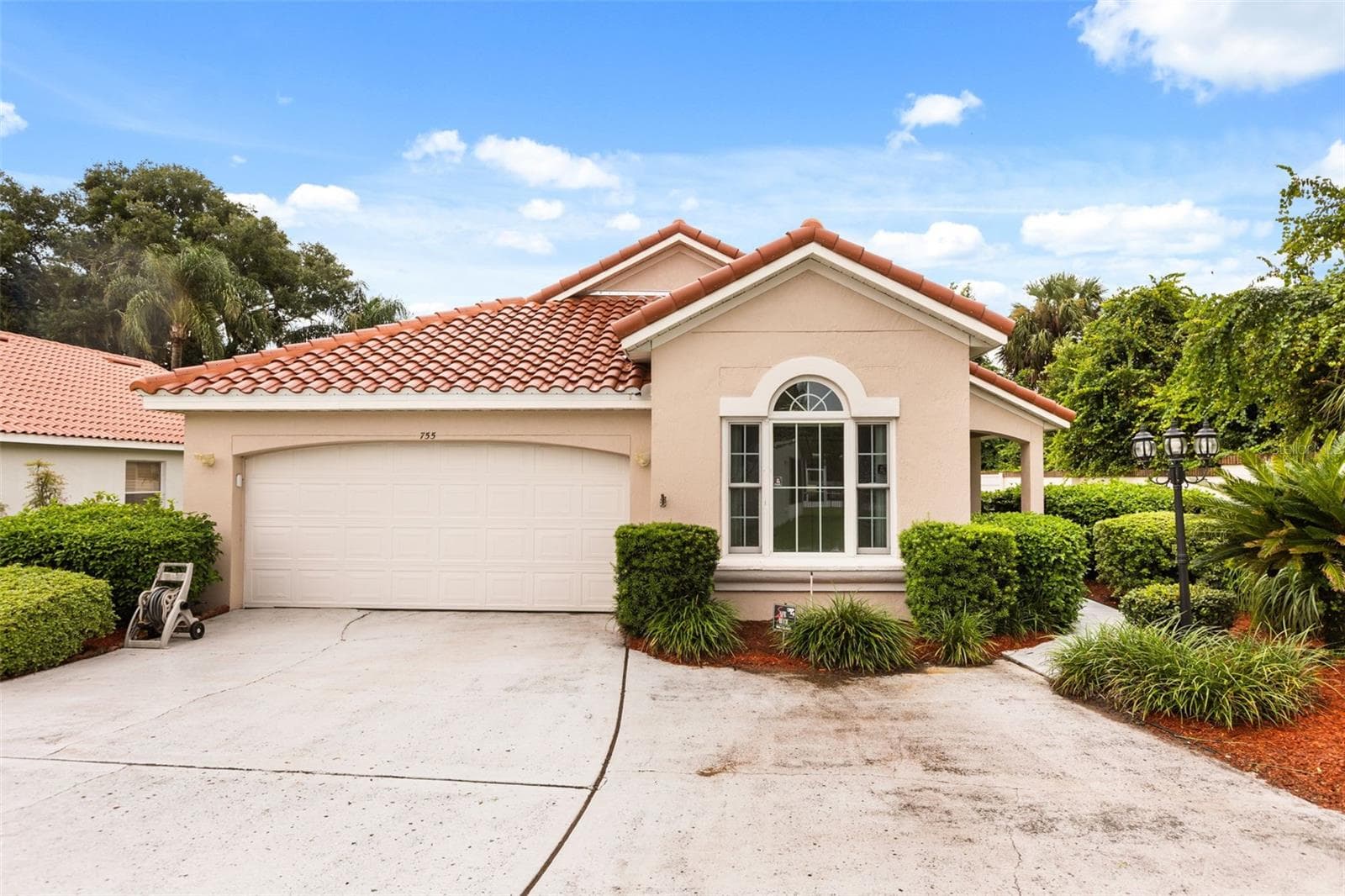 Extra space for parking, landscaping is done by HOA and a brand new tile roof - 755 VIA MILANO, APOPKA