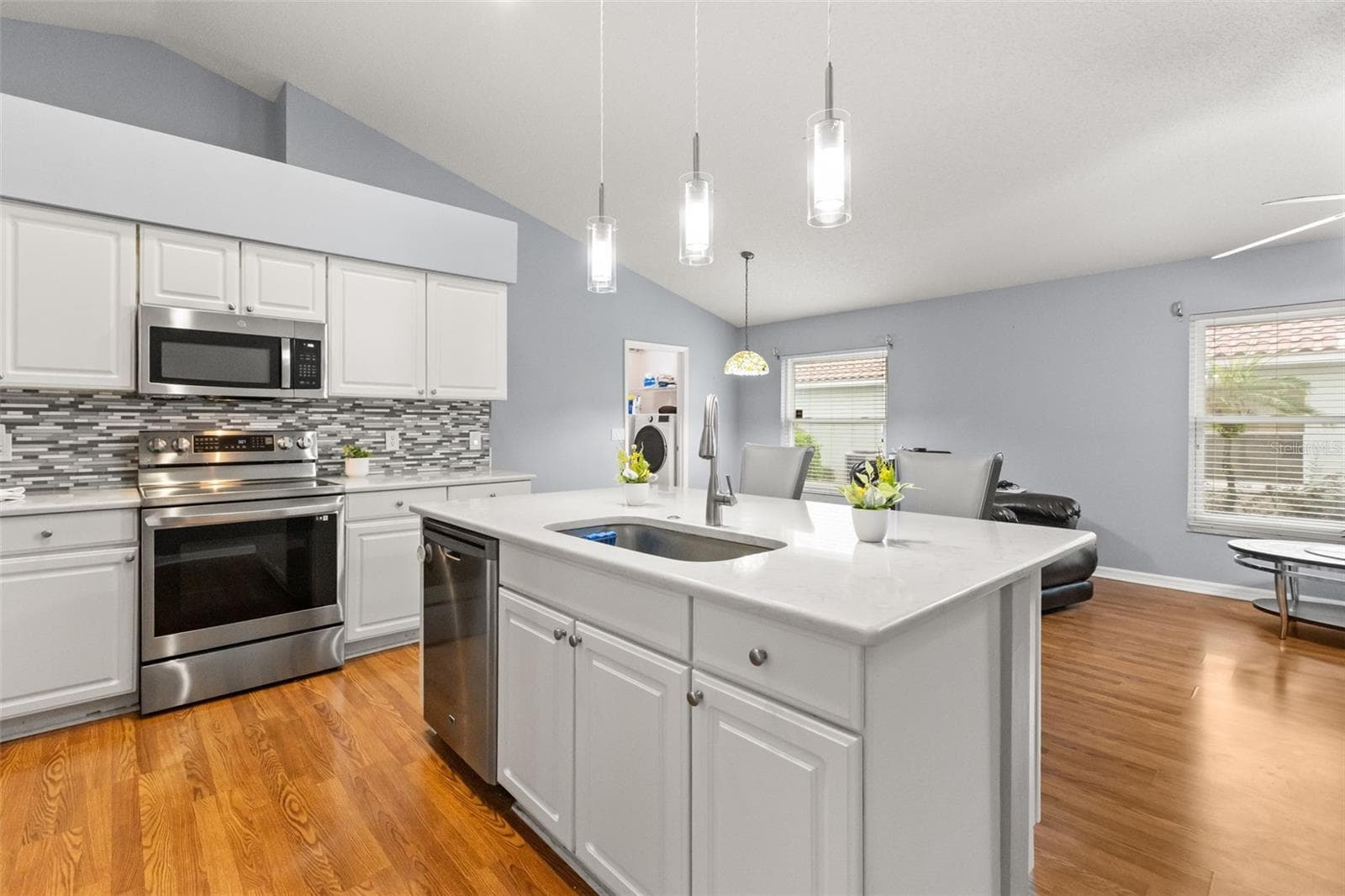 Completely remodeled kitchen with new stainless appliances - 755 VIA MILANO, APOPKA