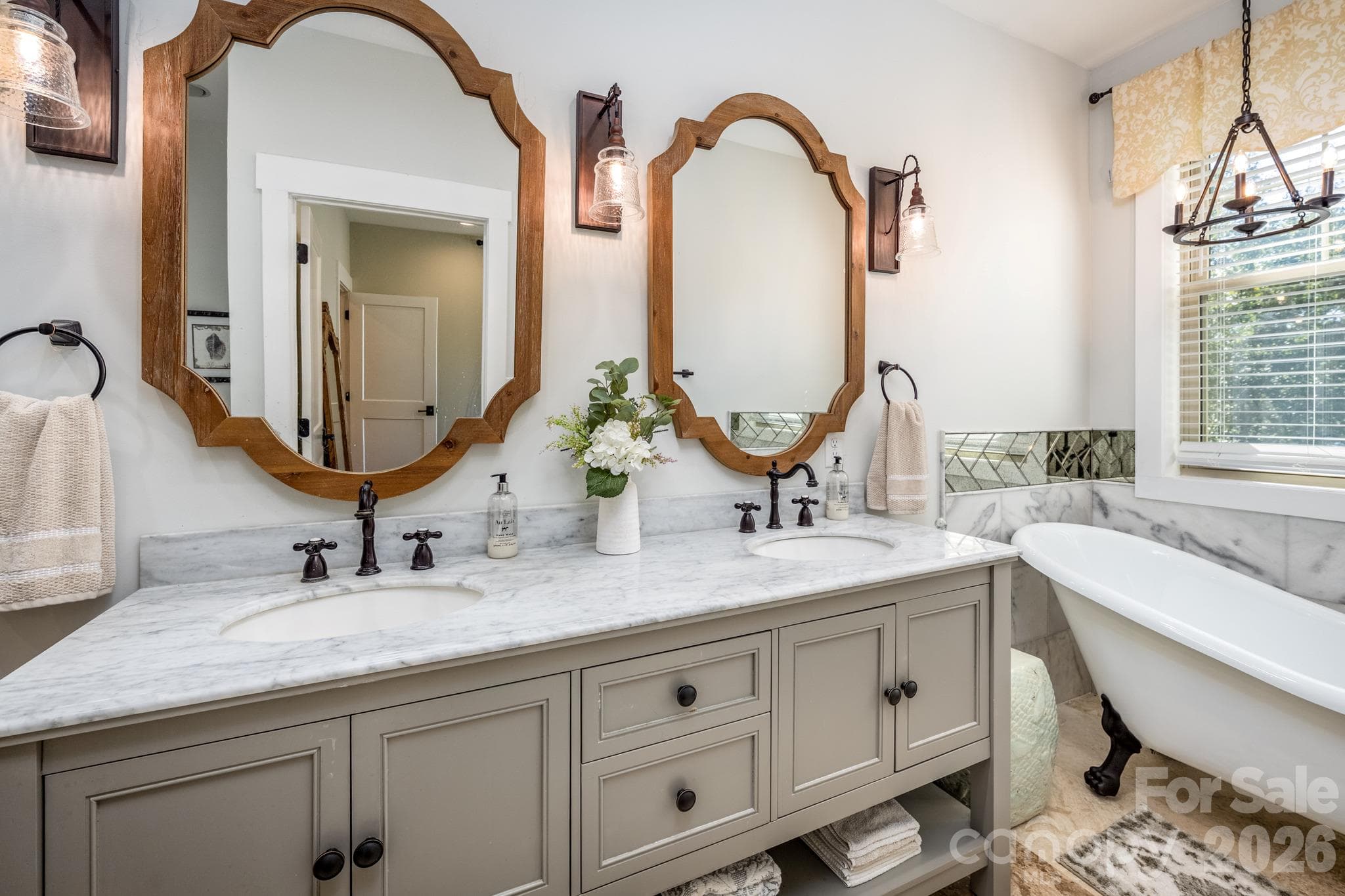 Primary Suite Bath - 1285 Saunders Drive, Catawba