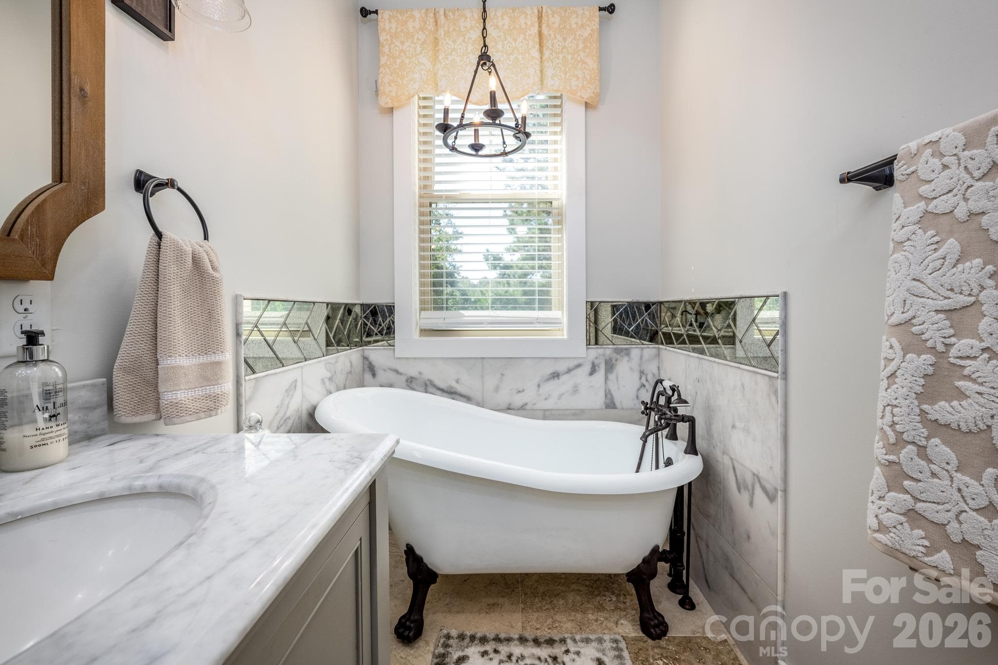 Primary Suite Bath - 1285 Saunders Drive, Catawba