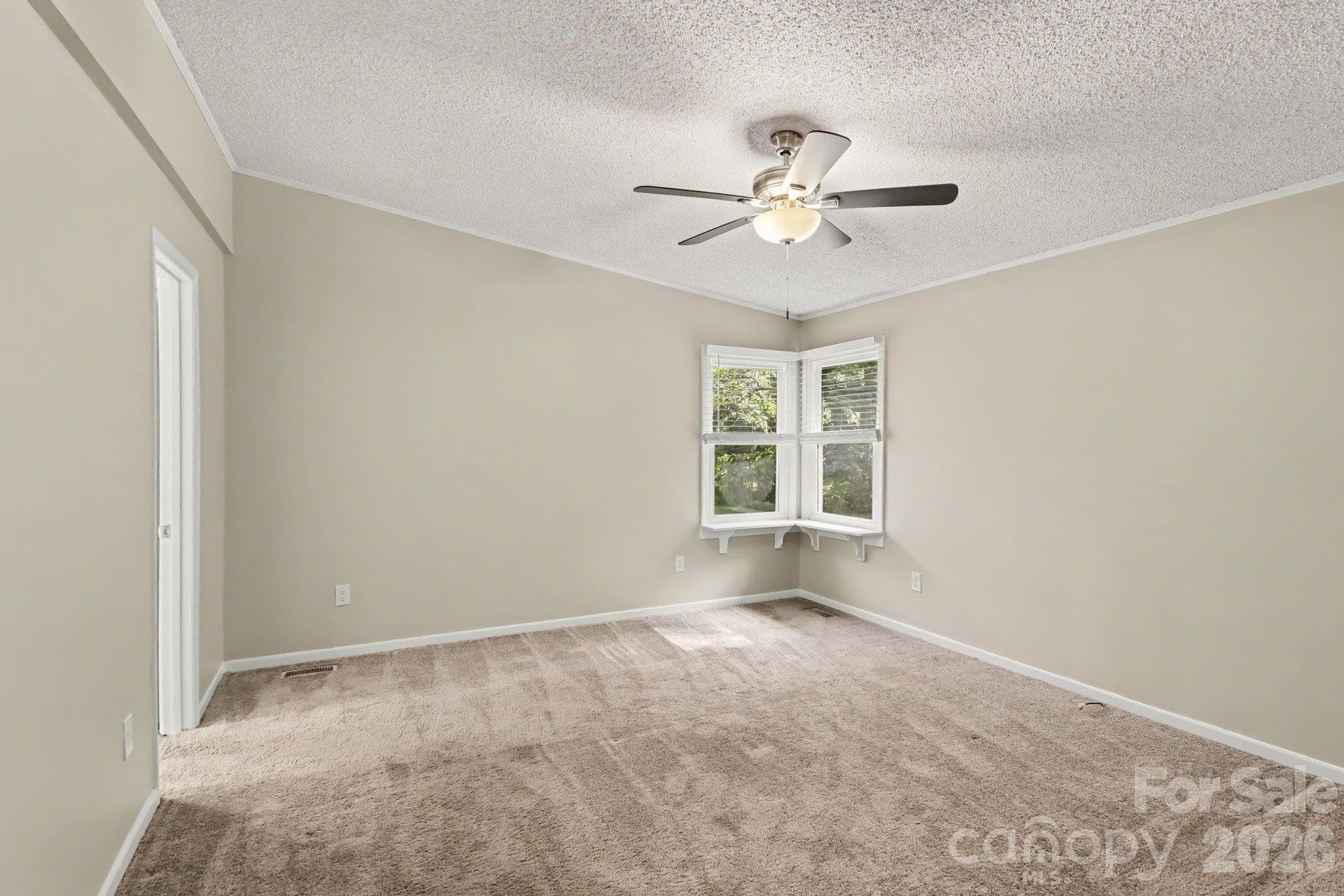 Single Family Residence at 8204 Strawberry Point Drive, Charlotte, photo 8 of 18