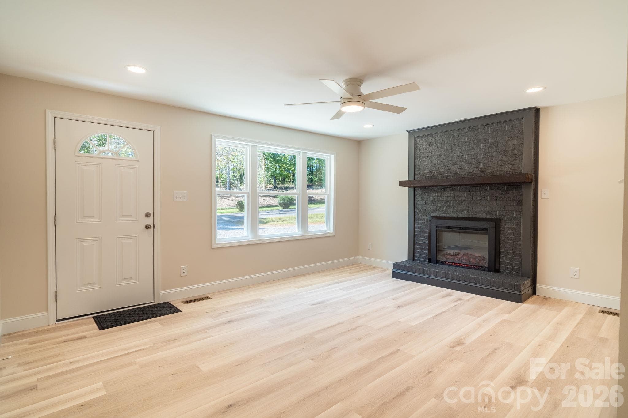 Living room - 3078 Pax Hill Road, Morganton