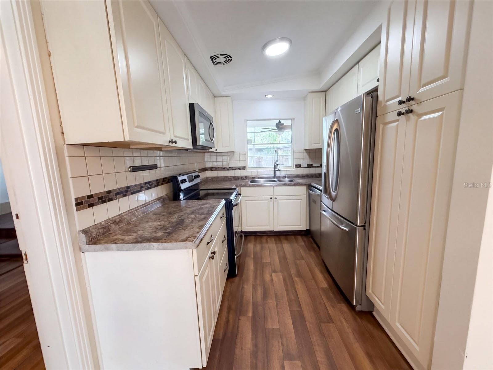 Single Family Residence at 409 BERWICK AVE, TEMPLE TERRACE, photo 6 of 22