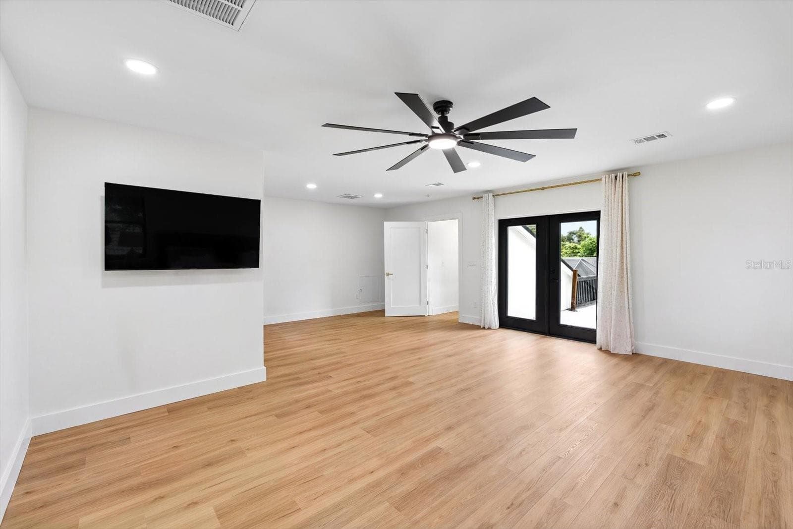 Primary Suite - 2432 INDIAN AVE, BELLEAIR BLUFFS